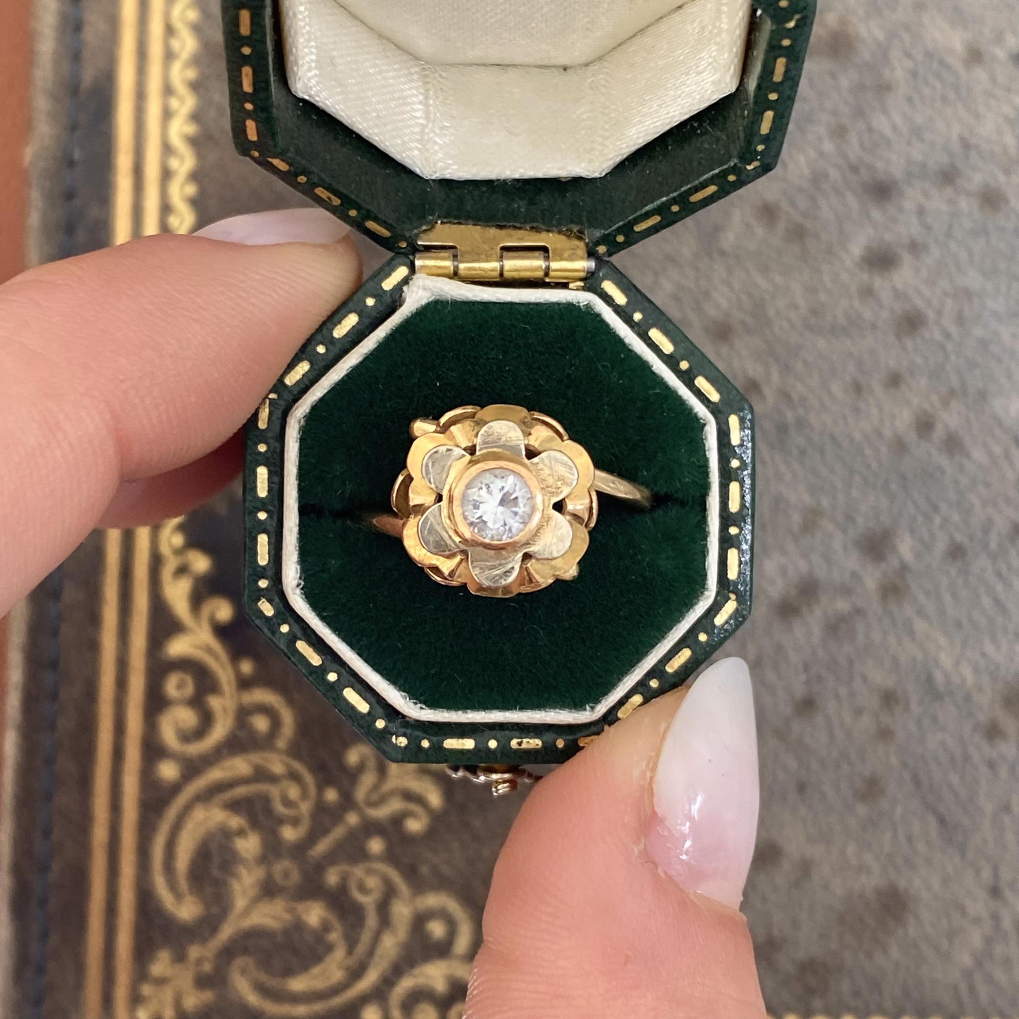 Anello vintage in oro 18kt fiore con zircone di taglio brillante