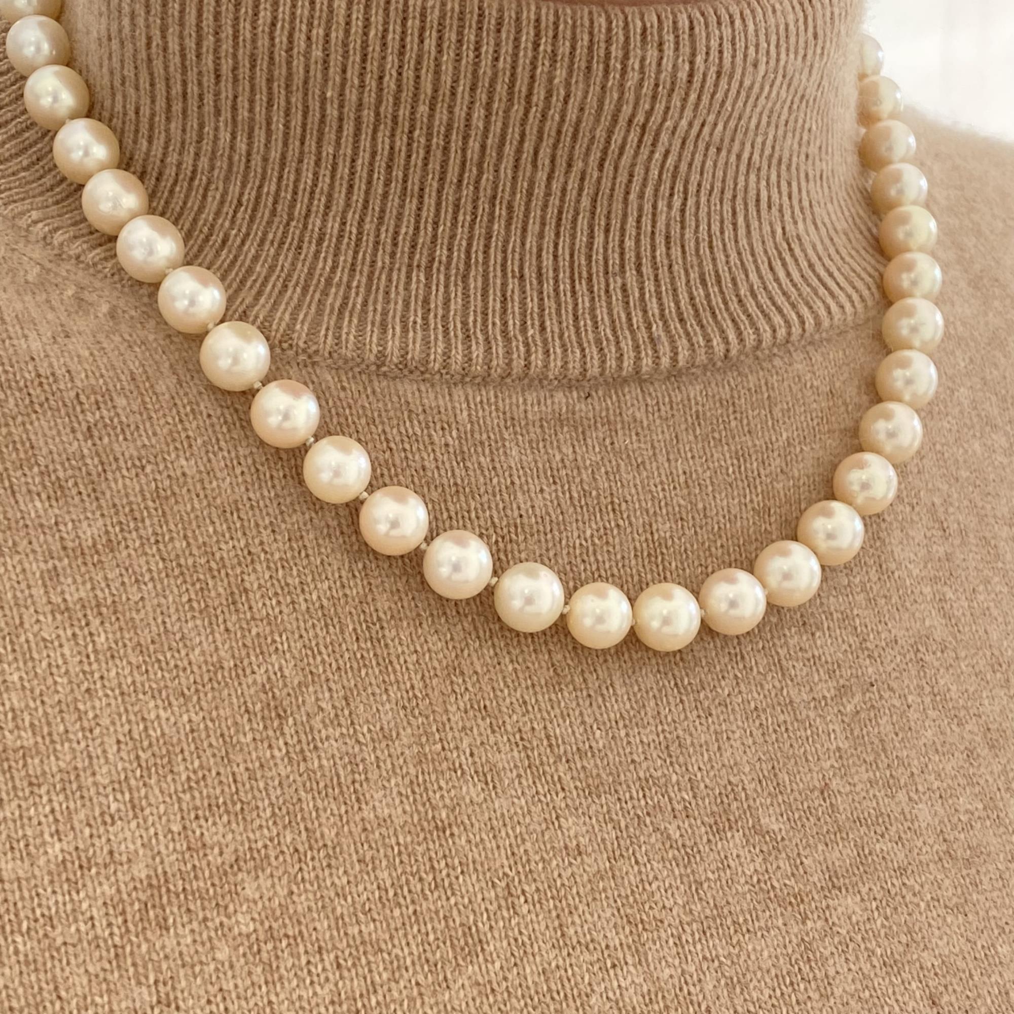 Girocollo di perle naturali con fermatura in oro 18kt e diamanti naturali