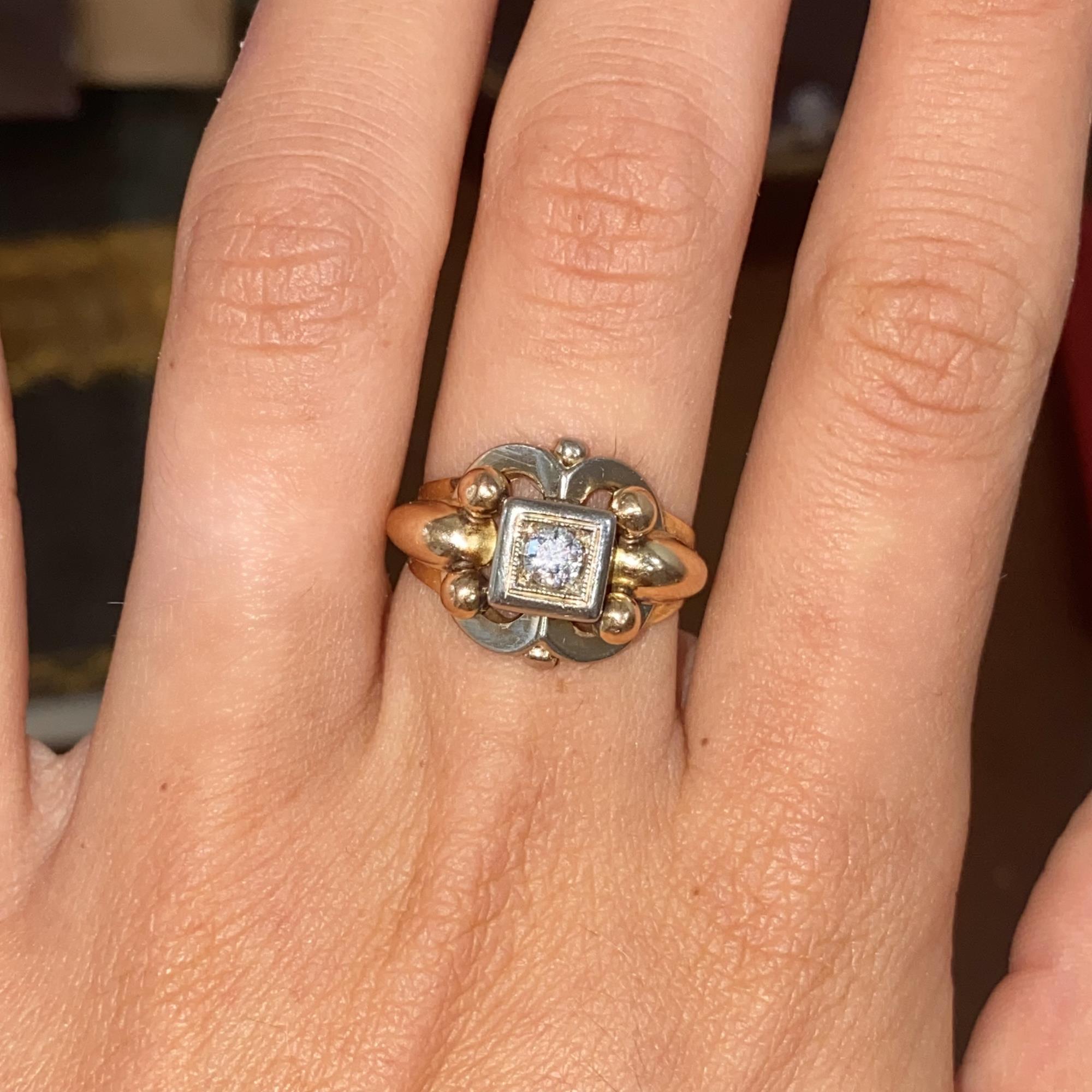1940s 18kt gold ring with a central diamond approx. 0.20 carats