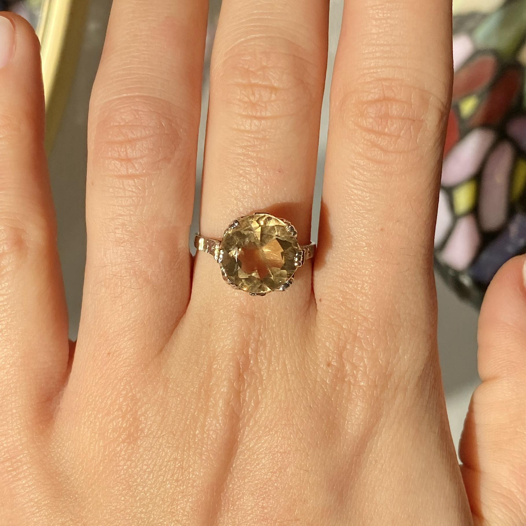 Anello antico in oro bianco 18kt con quarzo citrino ct 4,00 ca.