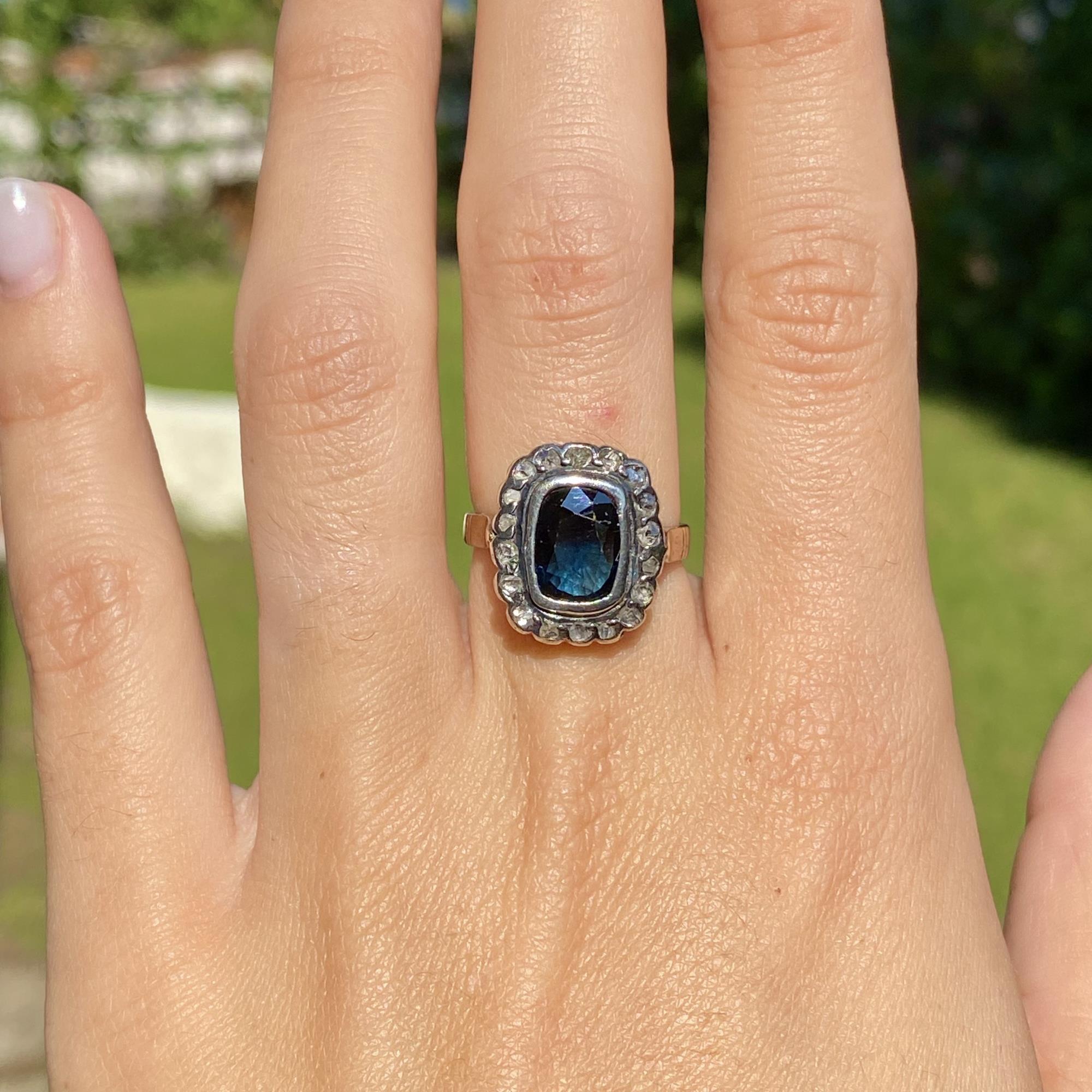 Anello antico margherita in oro 18kt e argento con zaffro ct 2,00 ca. e diamanti ct 0,20 ca.