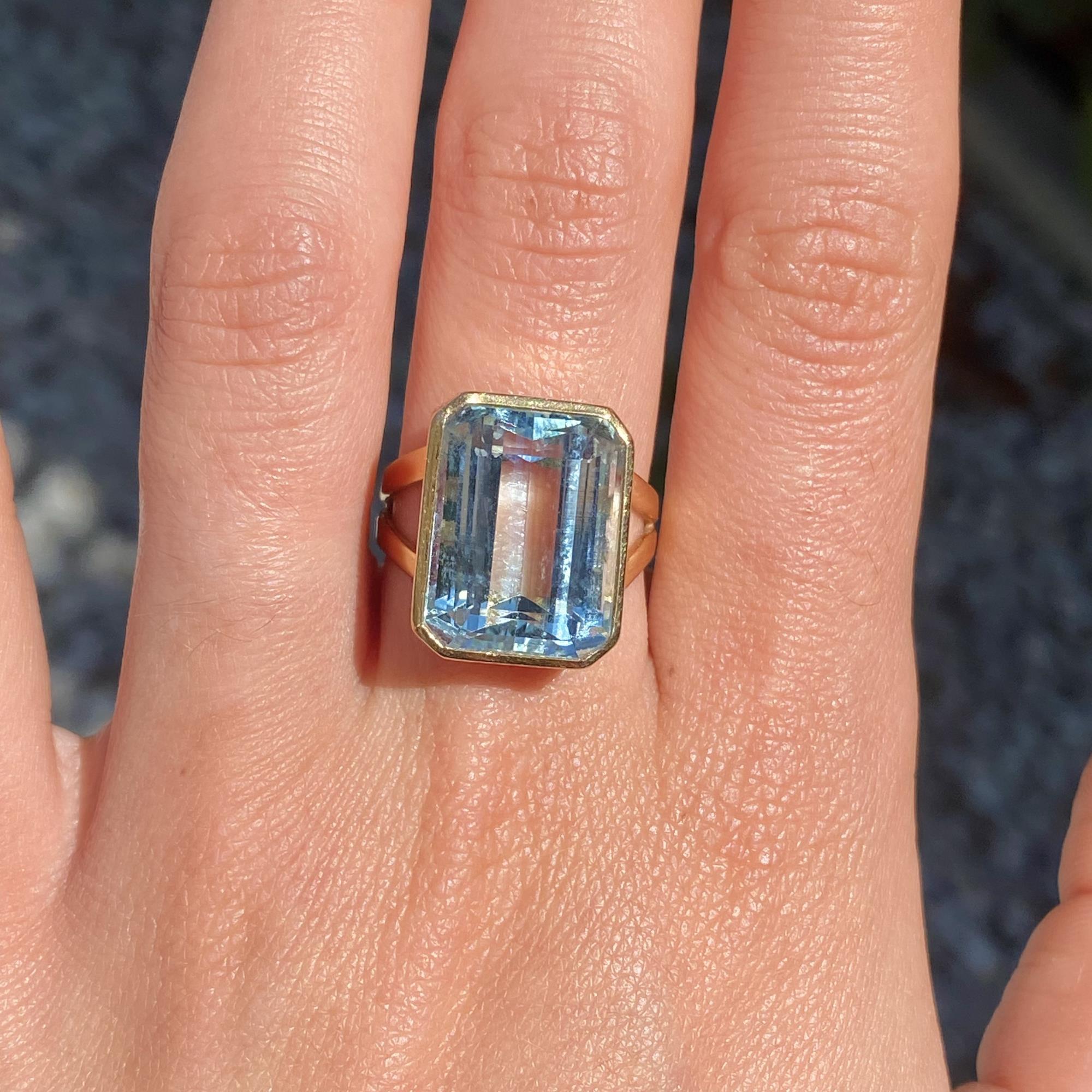 Anello da cocktail vintage in oro 18kt con acquamarina ct 16,00 ca.