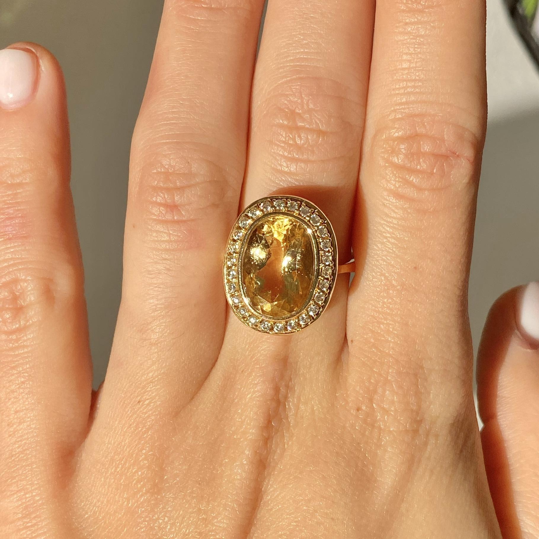 Anello da cocktail vintage in oro 18kt con quarzo citrino ct 9,00 ca. e zirconi