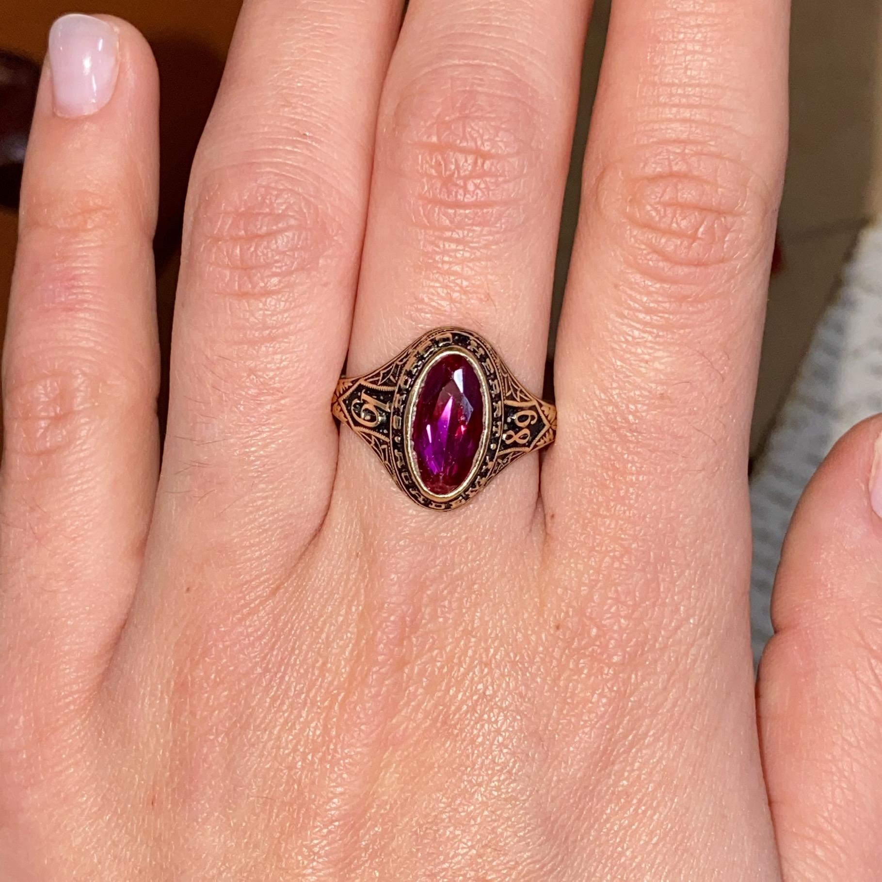 Anello del 1989 della   Sacred Heart Academy   in oro 10kt