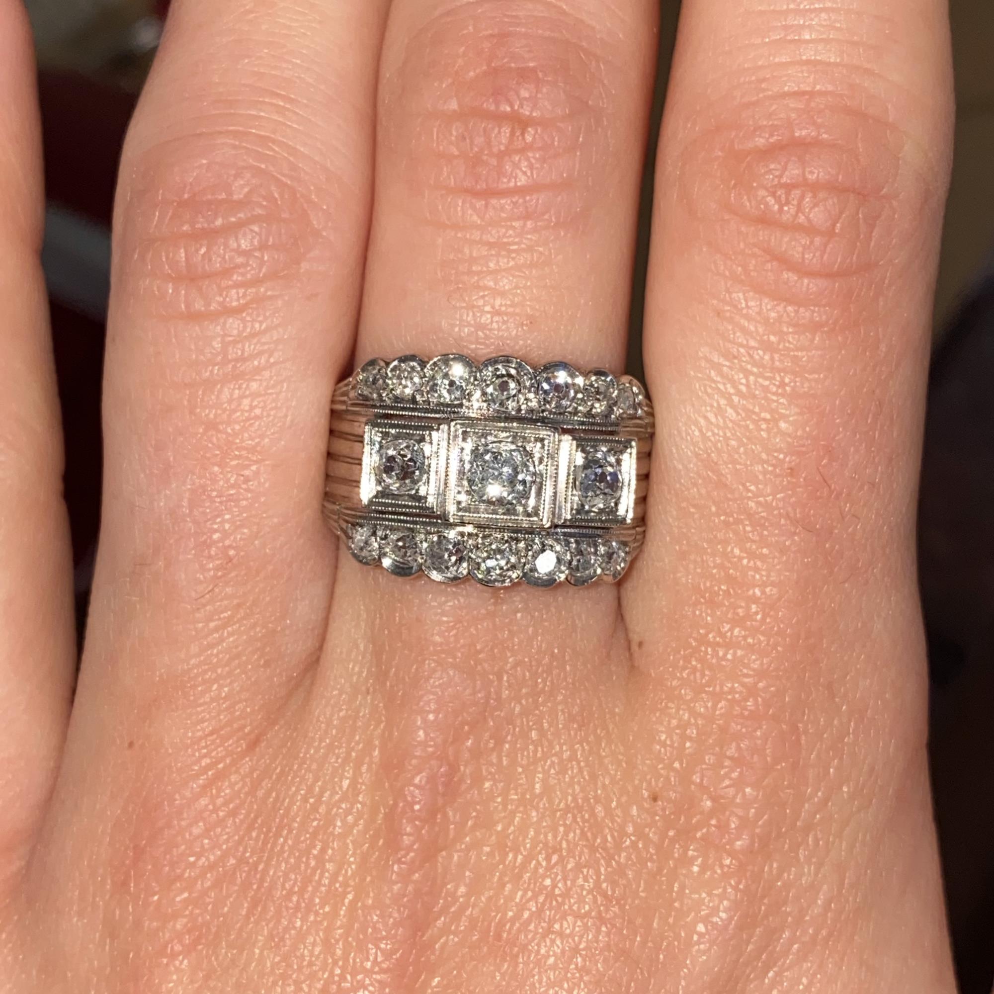 Anello d epoca in oro 9kt con diamanti taglio vecchia Europa ct 1,20 ca.