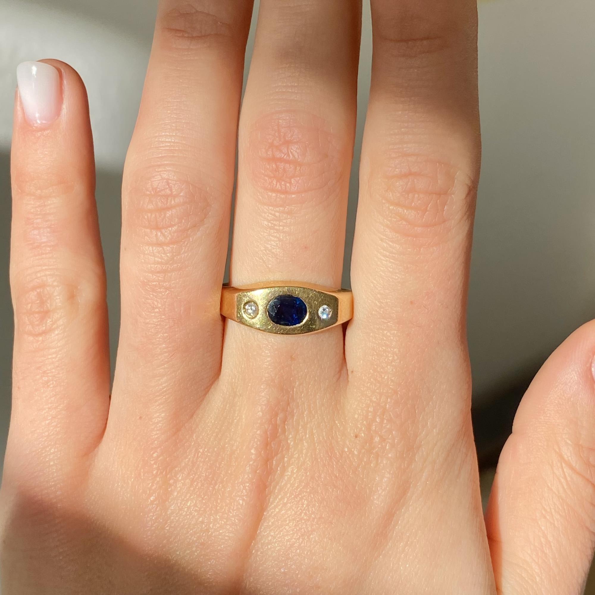 Anello Gypsy in oro 18kt con zaffiro ct 1,00 e diamanti ct 0,08 ca.