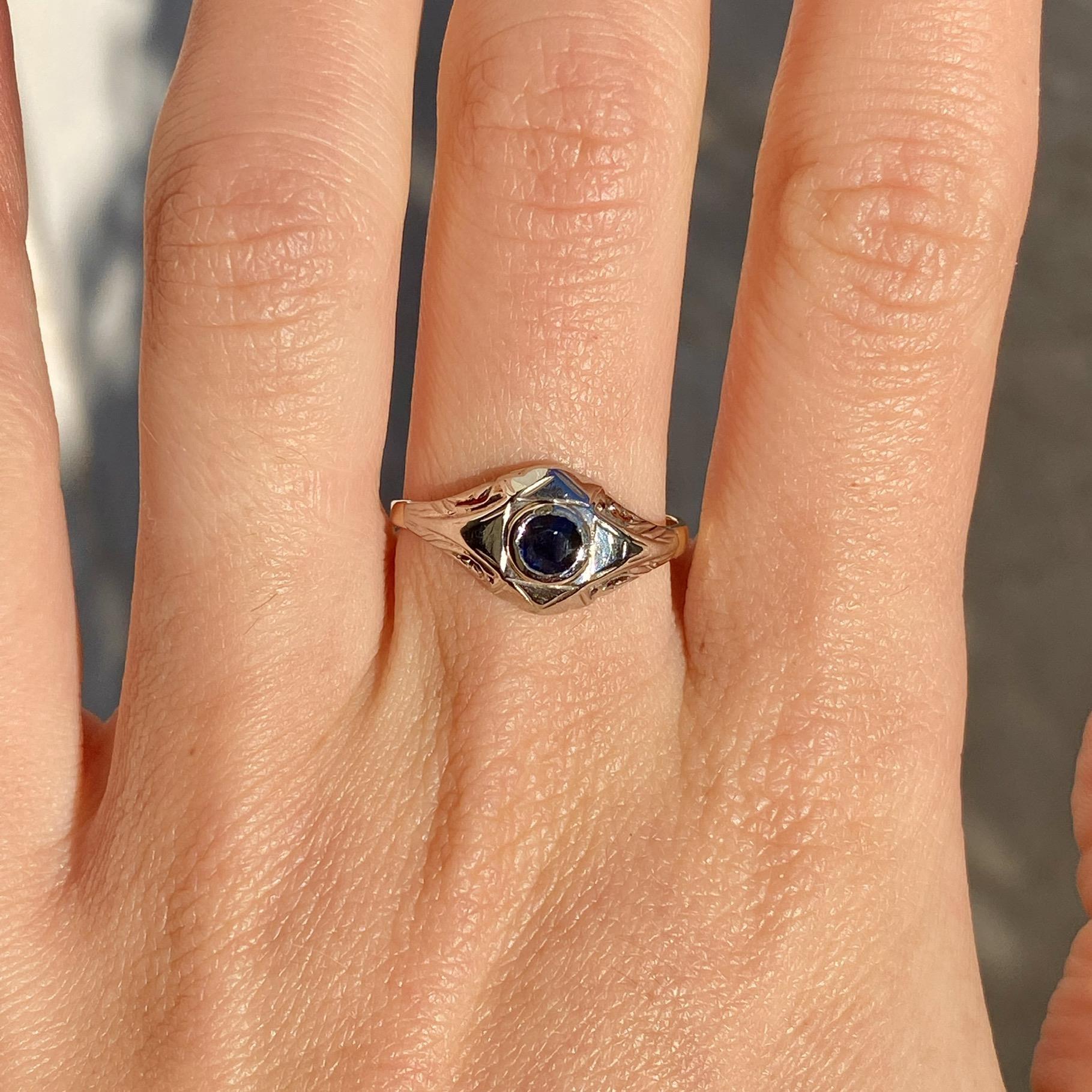 Anello in oro bianco e giallo 18kt con zaffiro ct 0,20 ca.