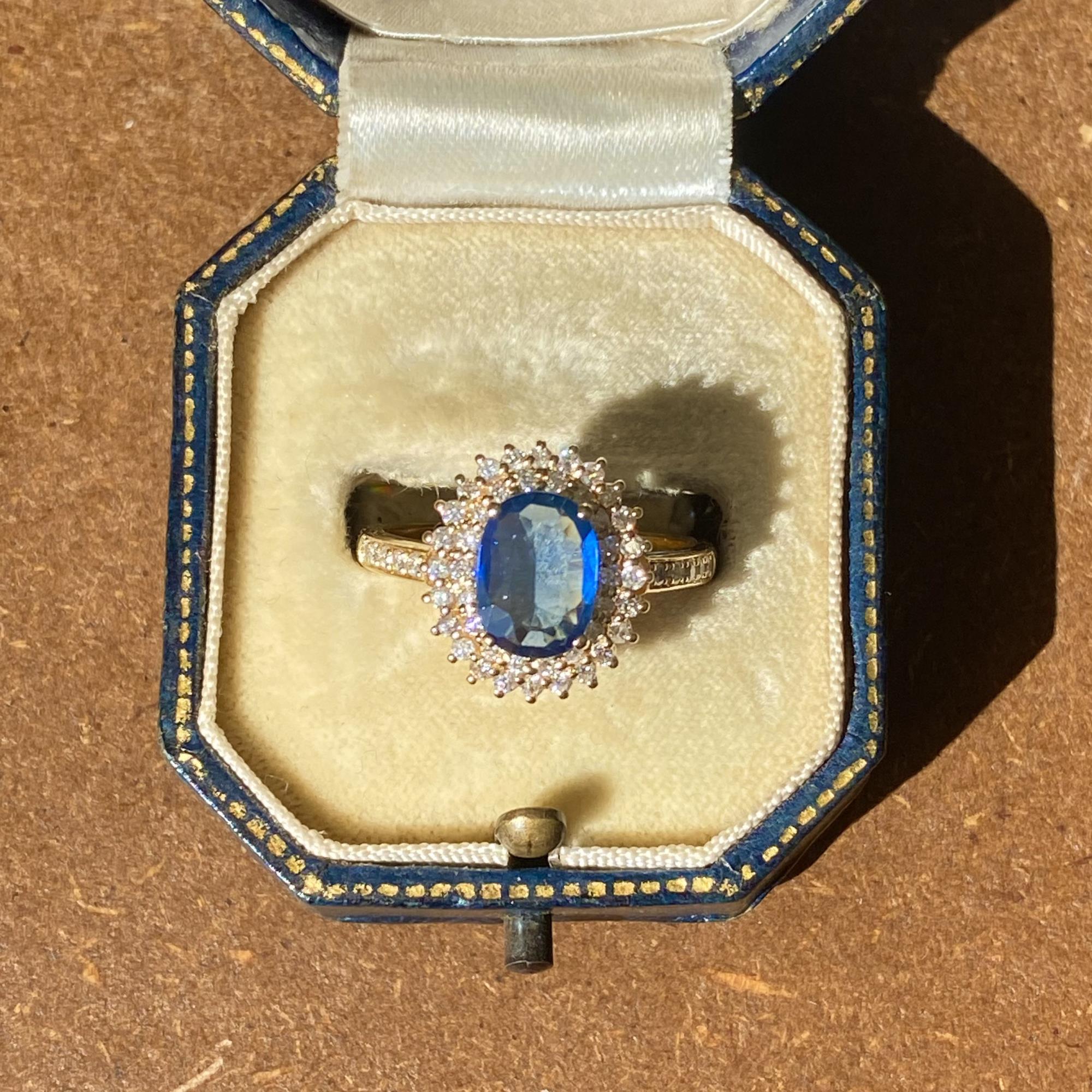 Margherita in oro 18kt con zaffiro ct 1,30 ca. e diamanti ct 0,50 ca.