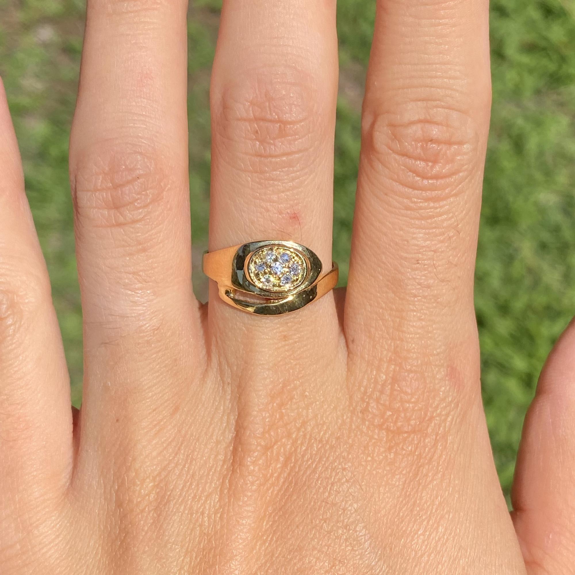 Serpent ring in 18kt gold with approximately 0.11 ct diamonds