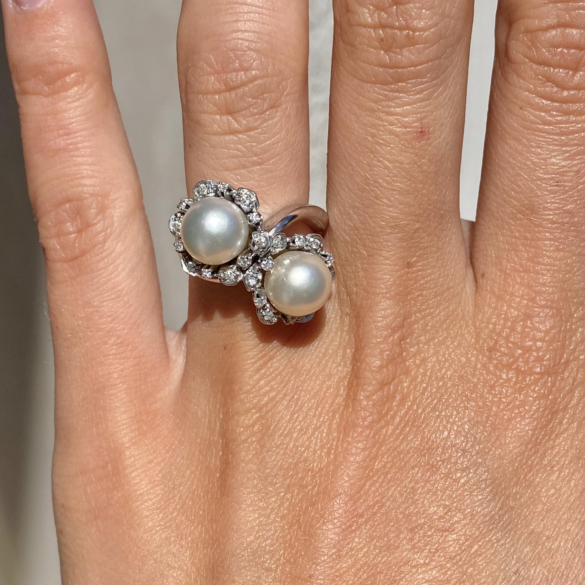 Anello vintage contrariè in oro 18kt con perle mm 8 e 24 diamanti ct 0,20 ca.