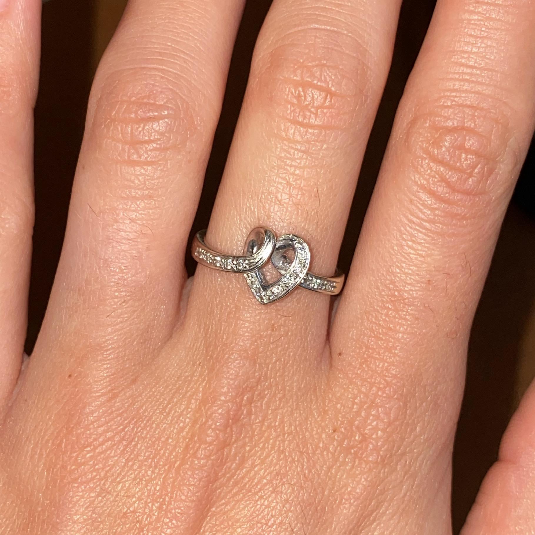 Anello vintage cuore in oro 18kt con diamanti ct 0,10 ca.