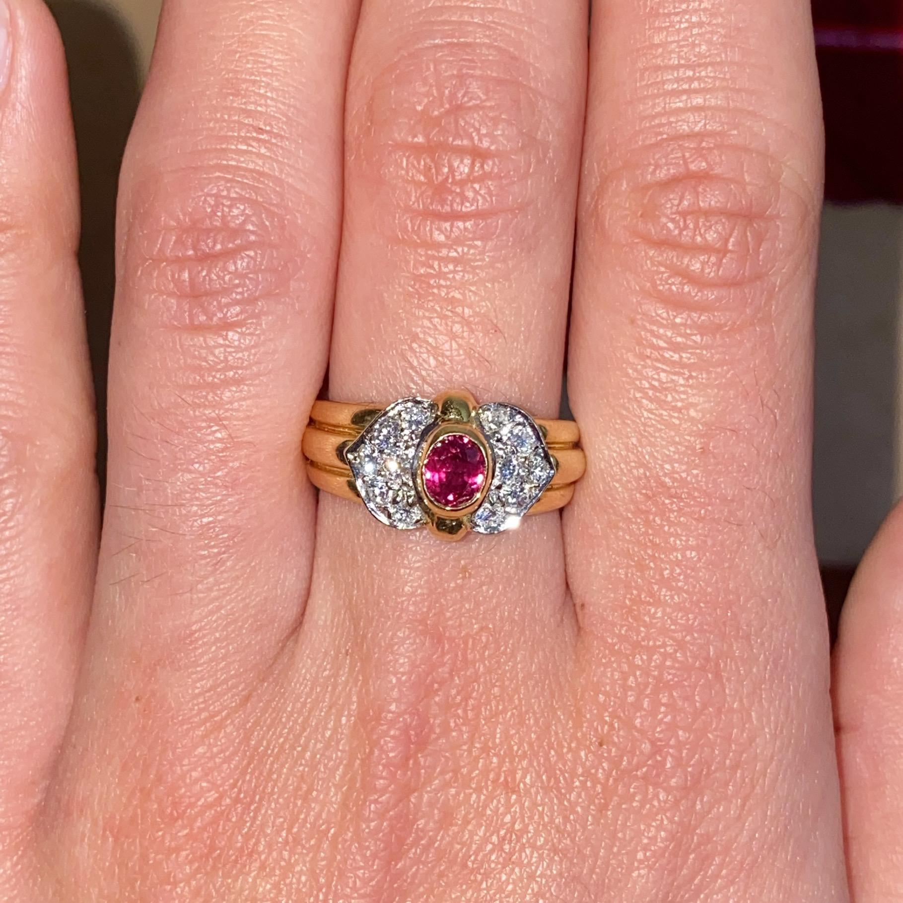 Anello vintage in oro 18k con rubino ct 0,60 ca e diamanti ct 0,50 ca.