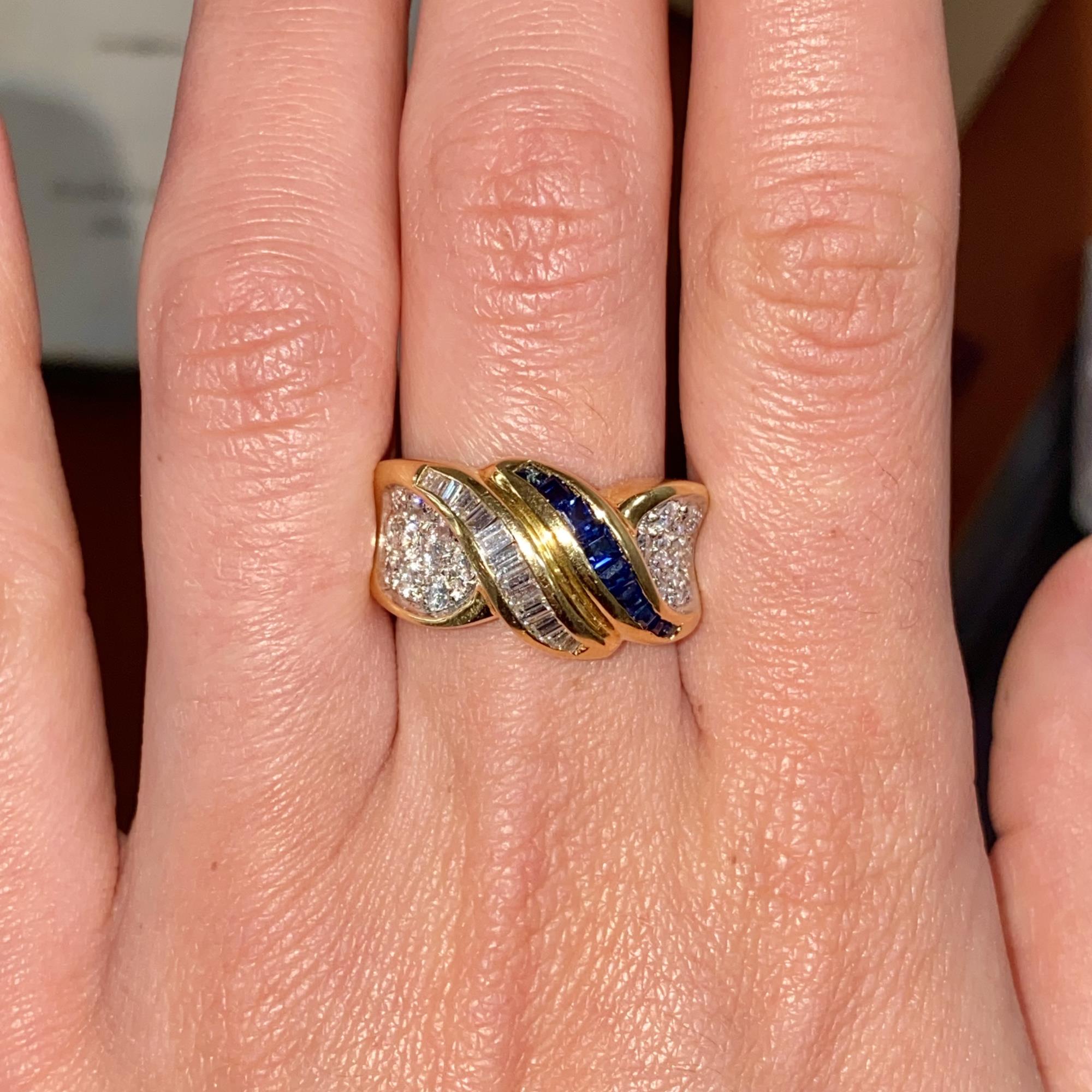 Anello vintage fascia in oro 18kt con diamanti ct 1,30 ca. e zaffiri ct 0,90 ca.