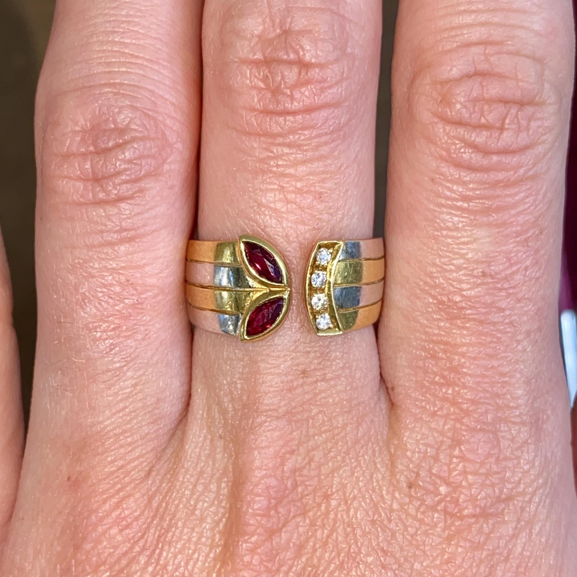 Anello vintage fascia in oro 18kt con rubini ct 0,30 ca. e diamanti ct 0,08 ca.