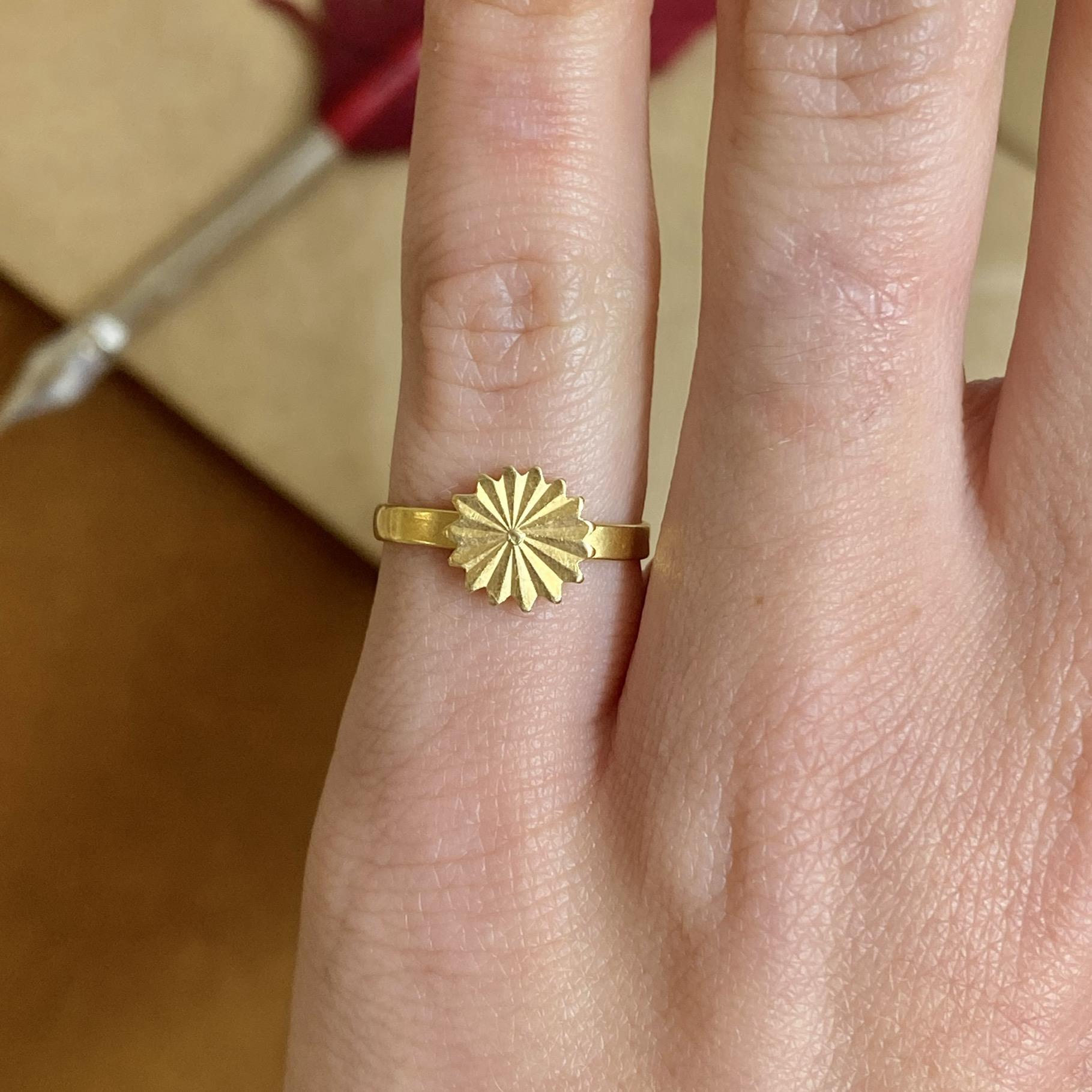 Anello vintage fiorellino in oro 18kt