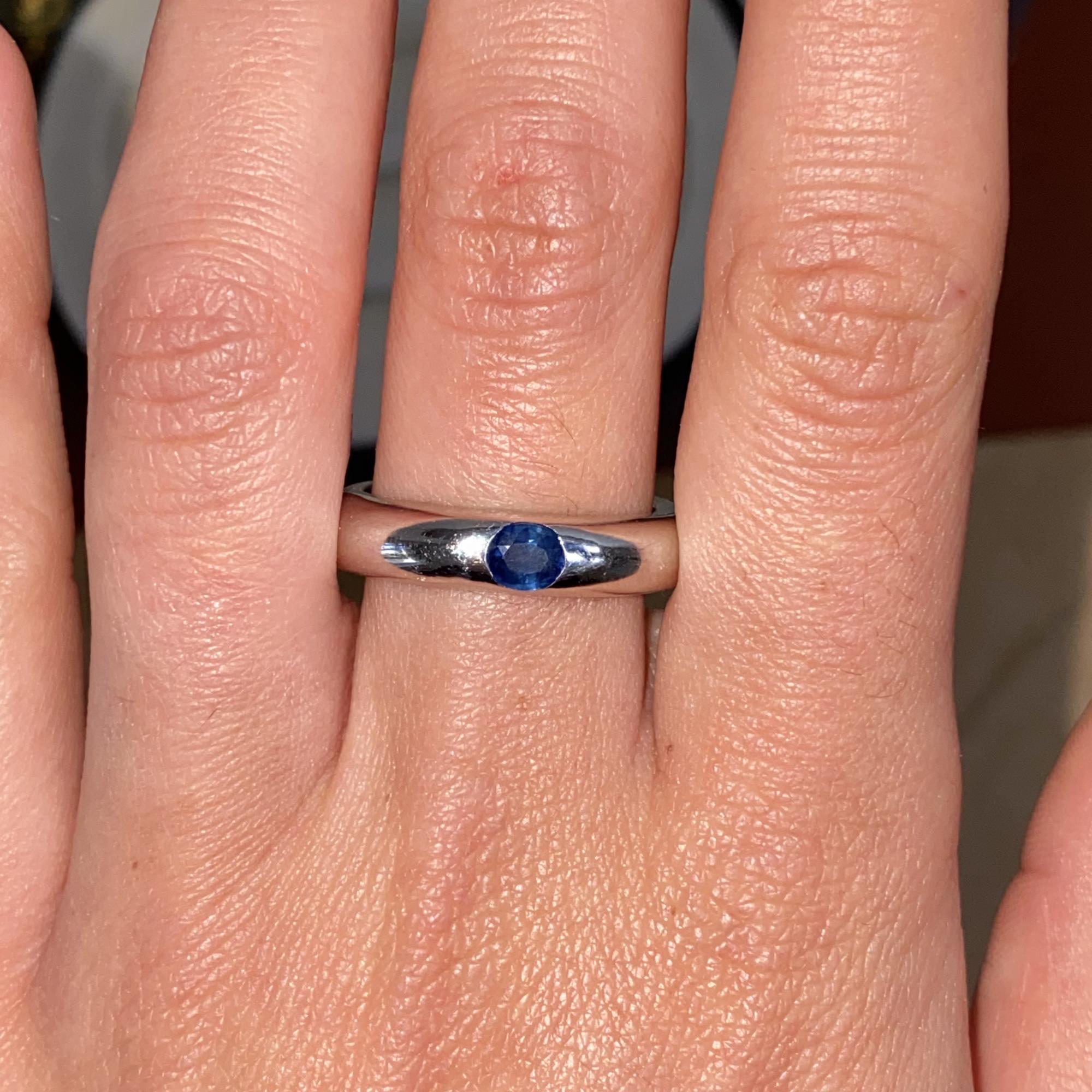 Anello vintage gypsy in oro bianco 18kt con zaffiro ct 0,60 ca.