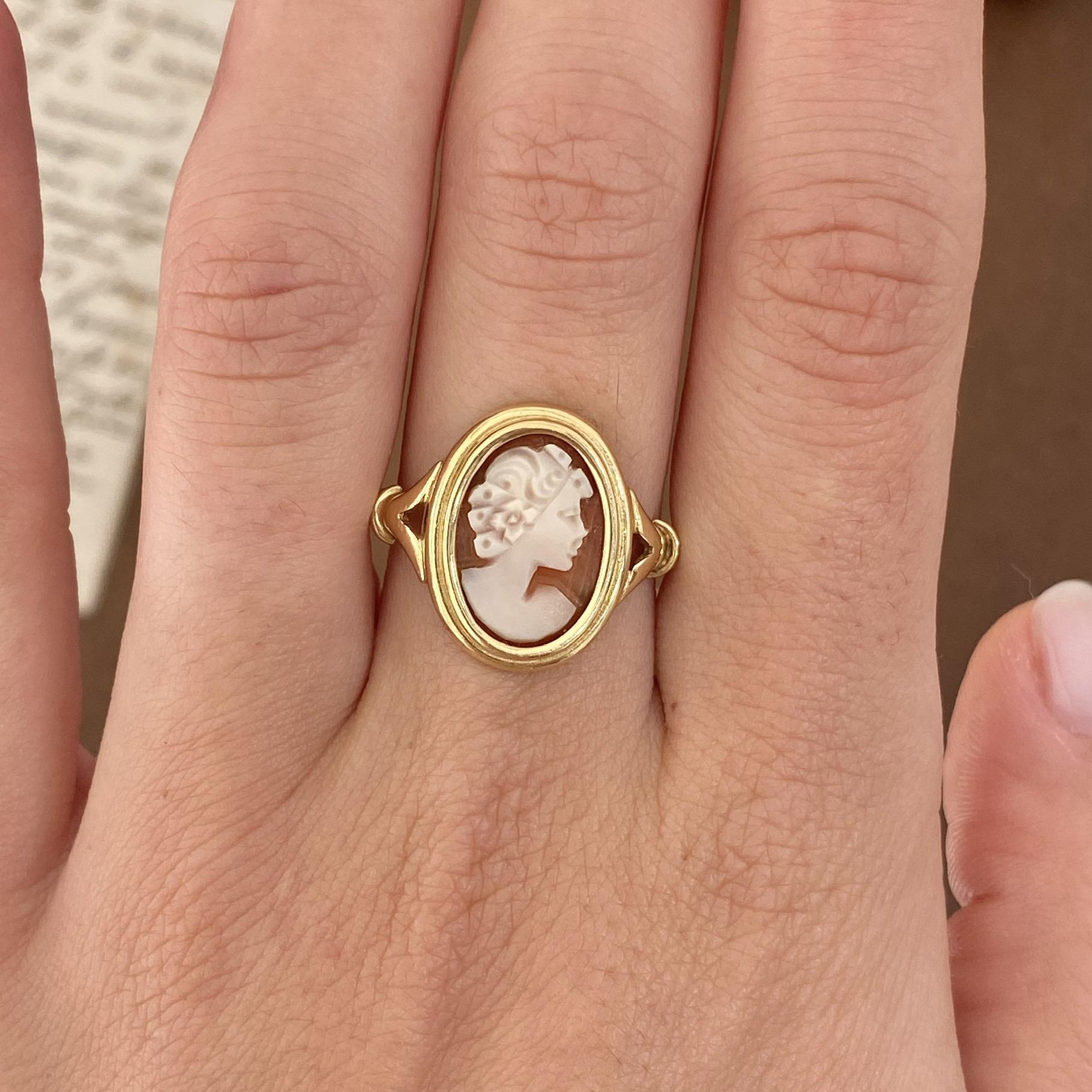 Anello vintage in oro 18kt cammeo figura femminile