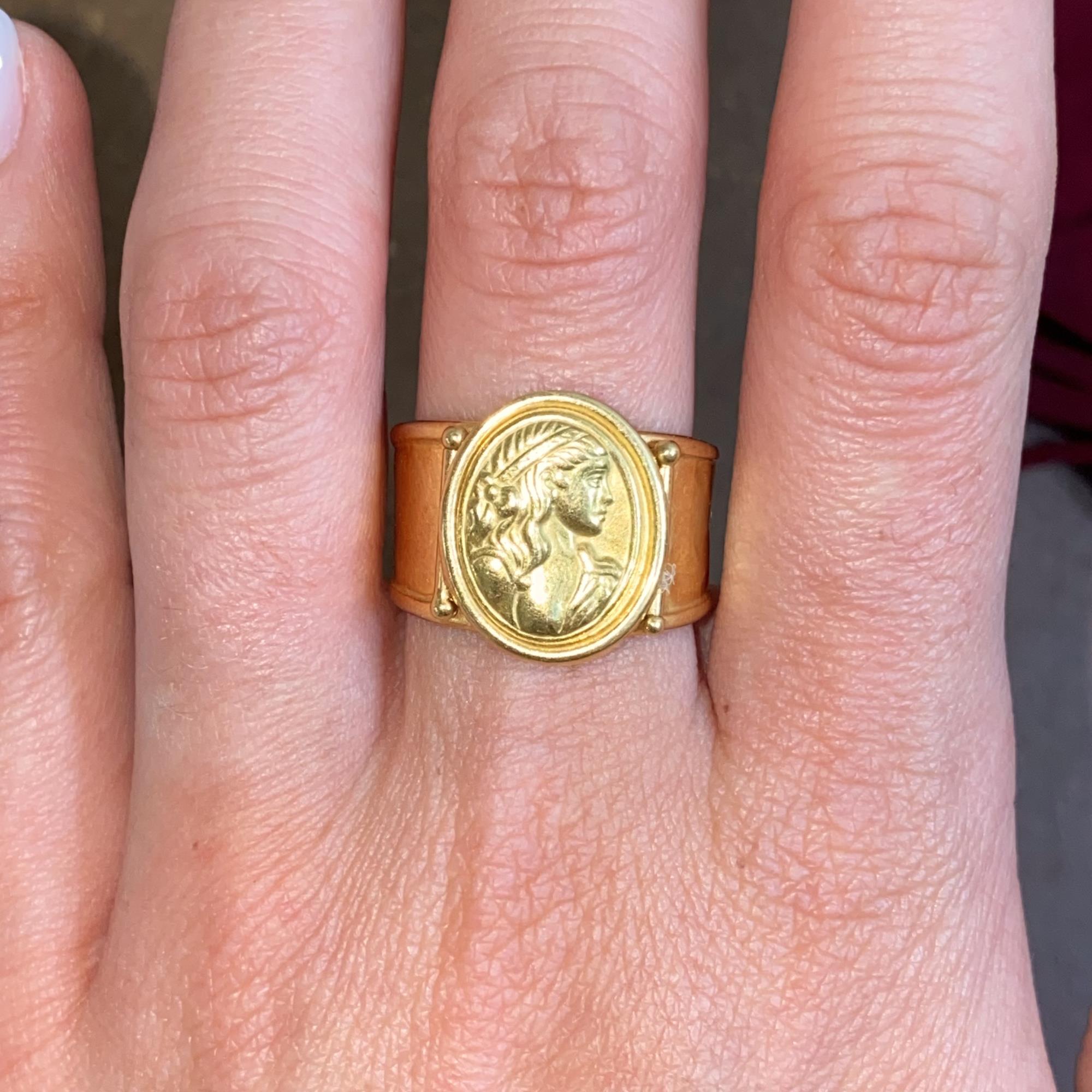 Anello vintage in oro 18kt cammeo raffigurante una dea, misura regolabile