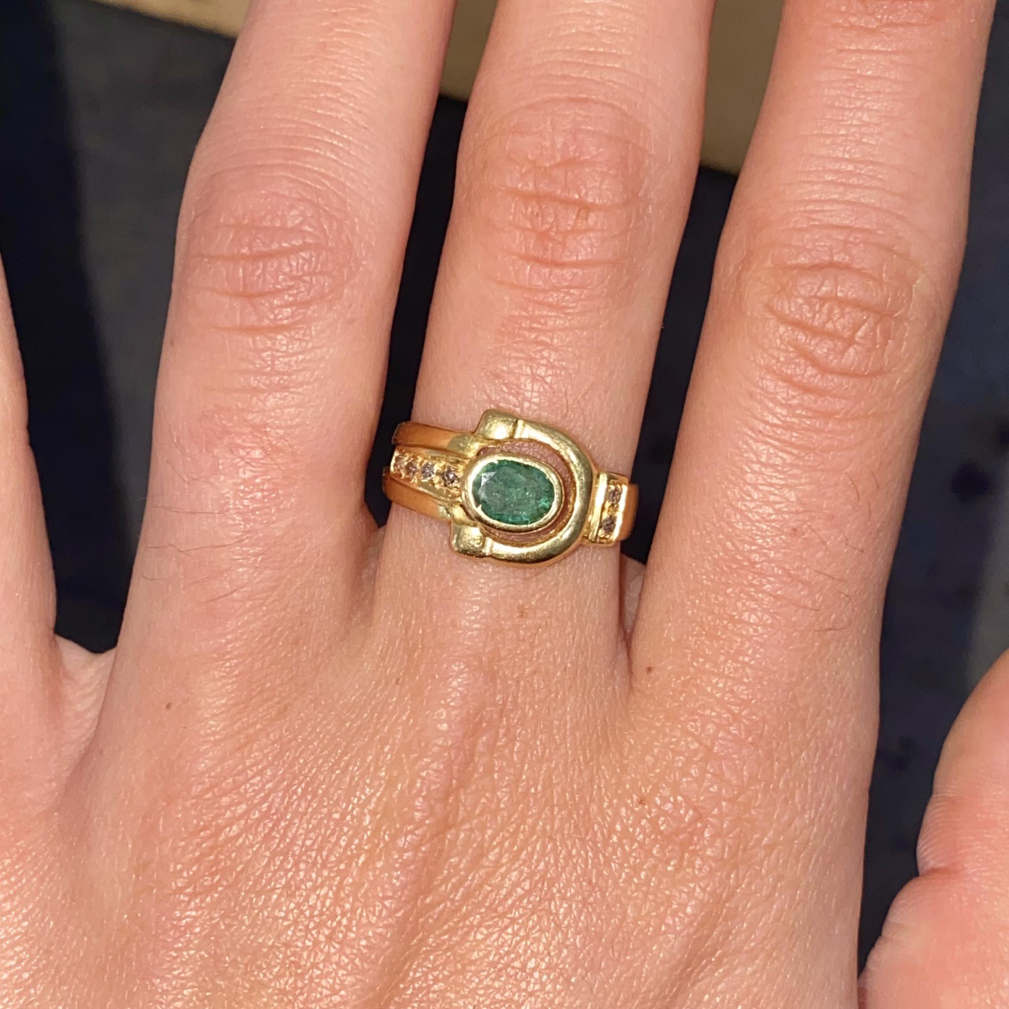 Anello vintage in oro 18kt cintura con smeraldo ct 0,25 ca. e diamanti ct 0,05 ca.