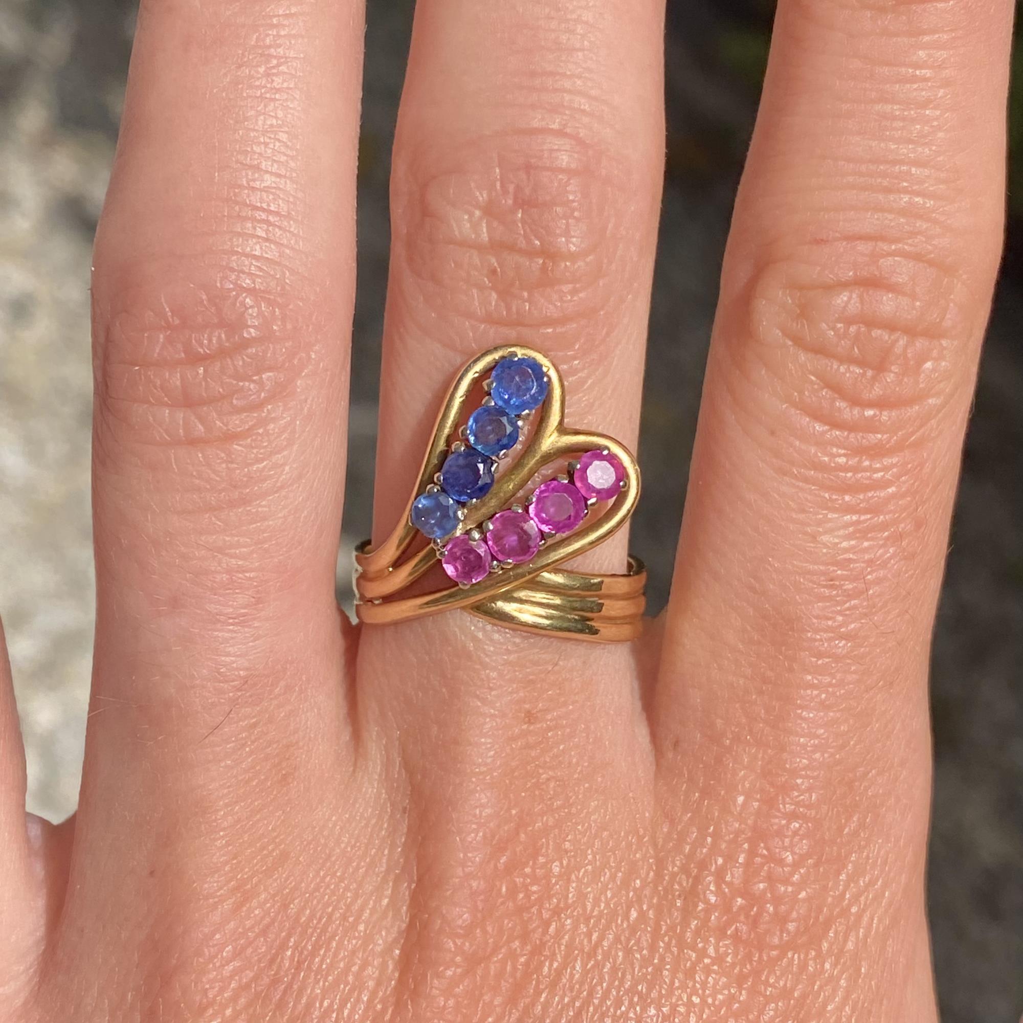 Anello vintage in oro 18kt con 4 rubini ct 0,80 ca. e 4 zaffiri ct 0,80 ca.
