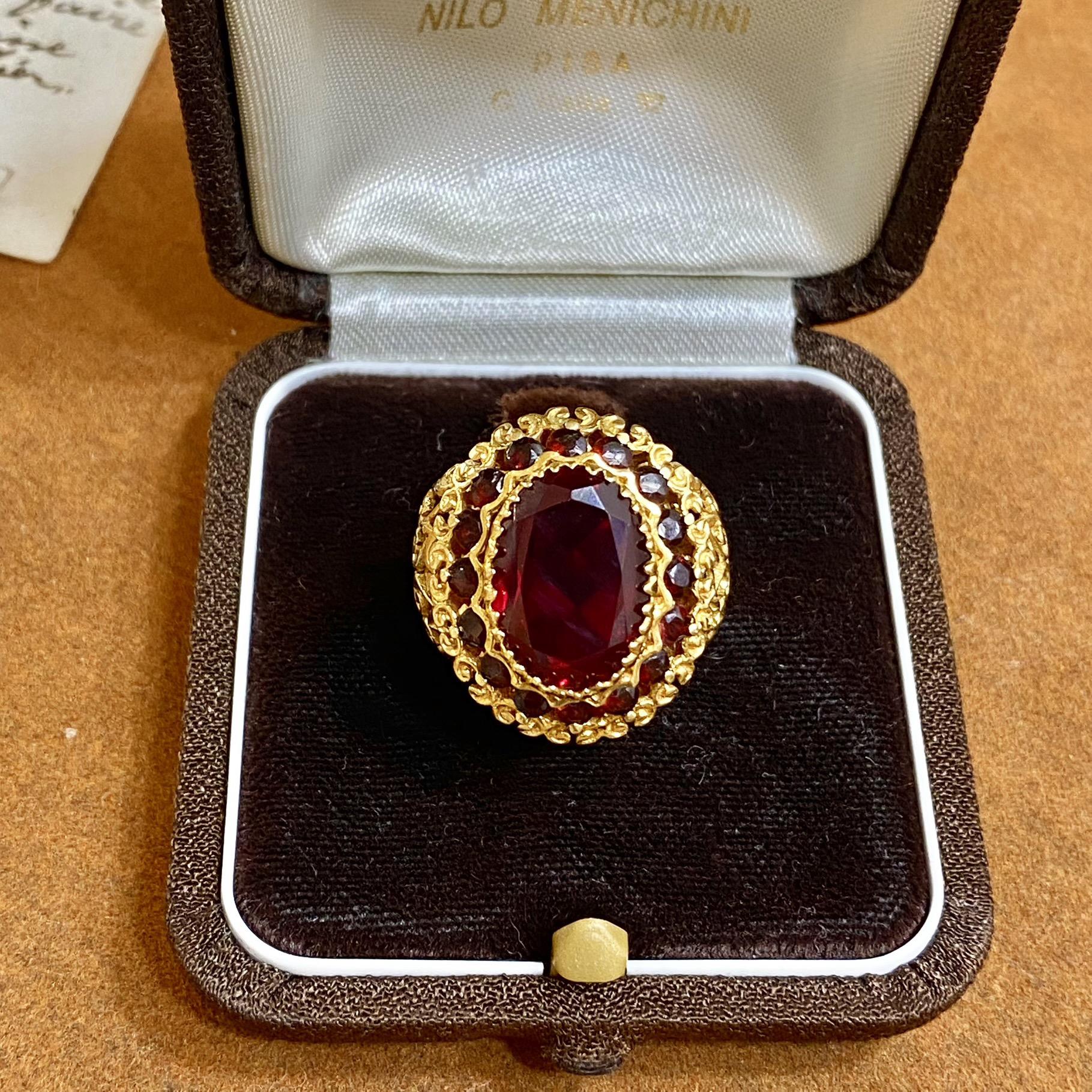 Anello vintage in oro 18kt con decorazioni a traforo e granati ct 6,00