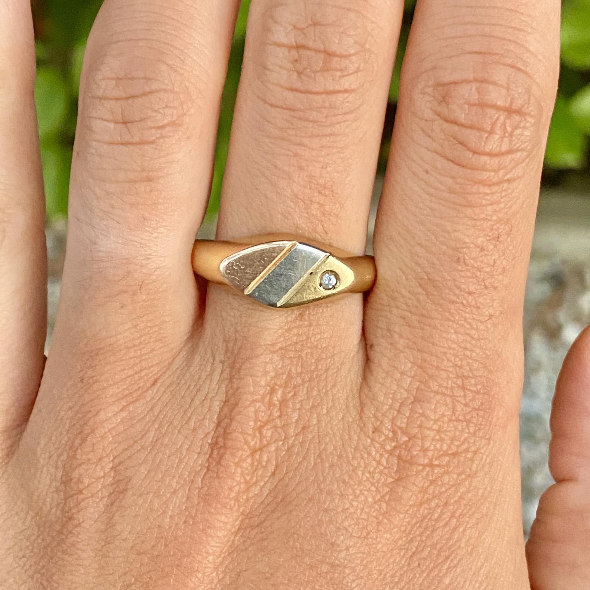 Anello vintage in oro 18kt con diamante ct 0,02 ca.