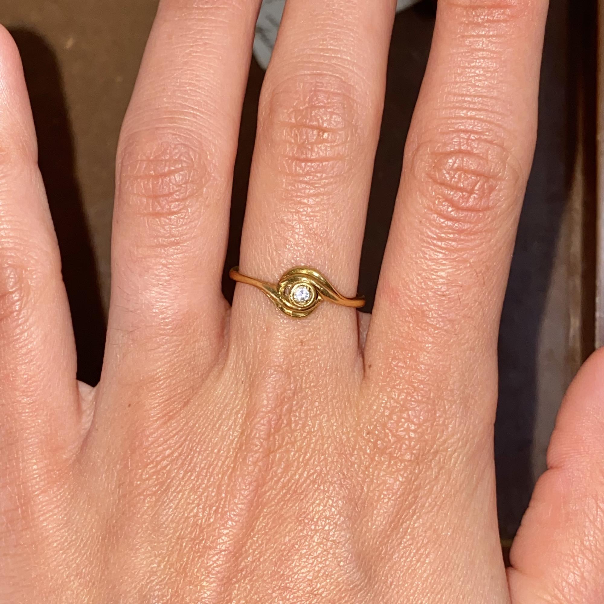 Anello vintage in oro 18kt con diamante solitario ct 0,08 ca.