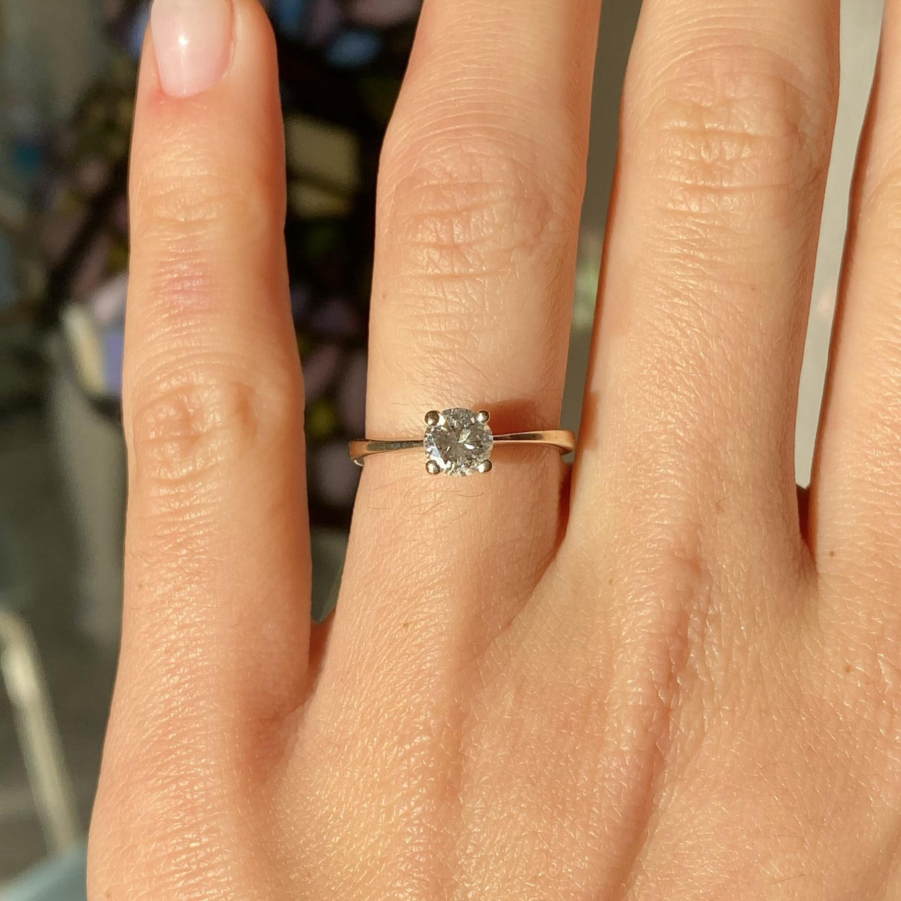 Anello vintage in oro 18kt con diamante solitario di taglio brillante ct 0,50 ca.