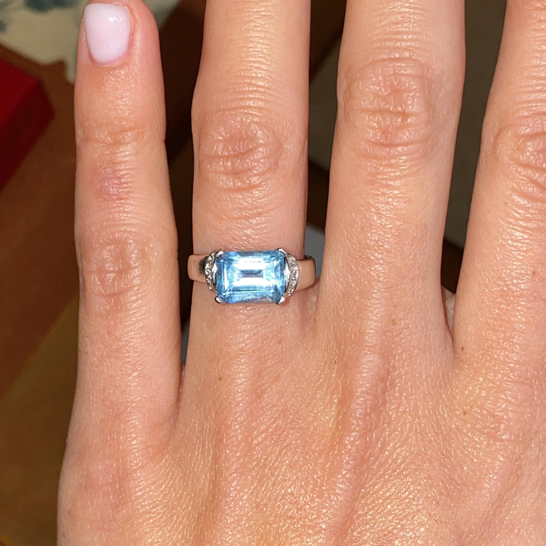 Anello vintage in oro 18kt con diamanti ct 0,05 ca. e topazio azzurro ct 1,20 ca.