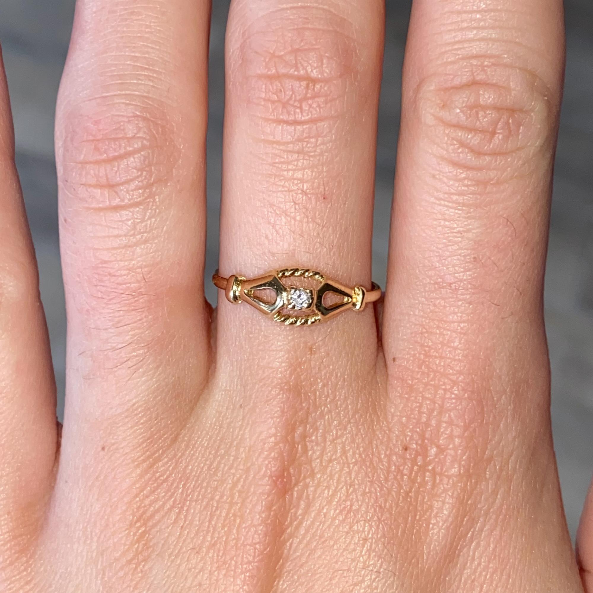 Anello vintage in oro 18kt con diamantino solitario ct 0,02 ca.