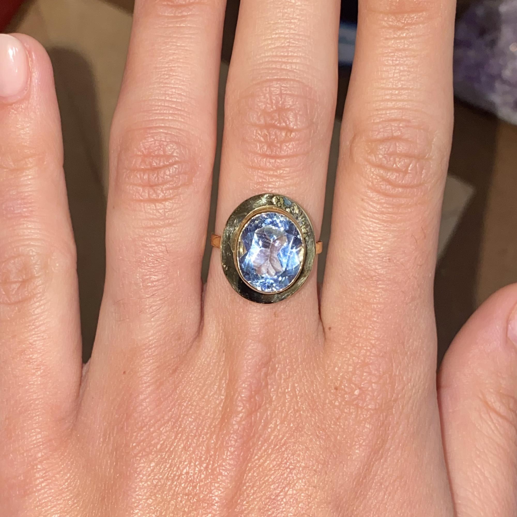 Anello vintage in oro 18kt con grande topazio azzurro ct 4,50 ca.