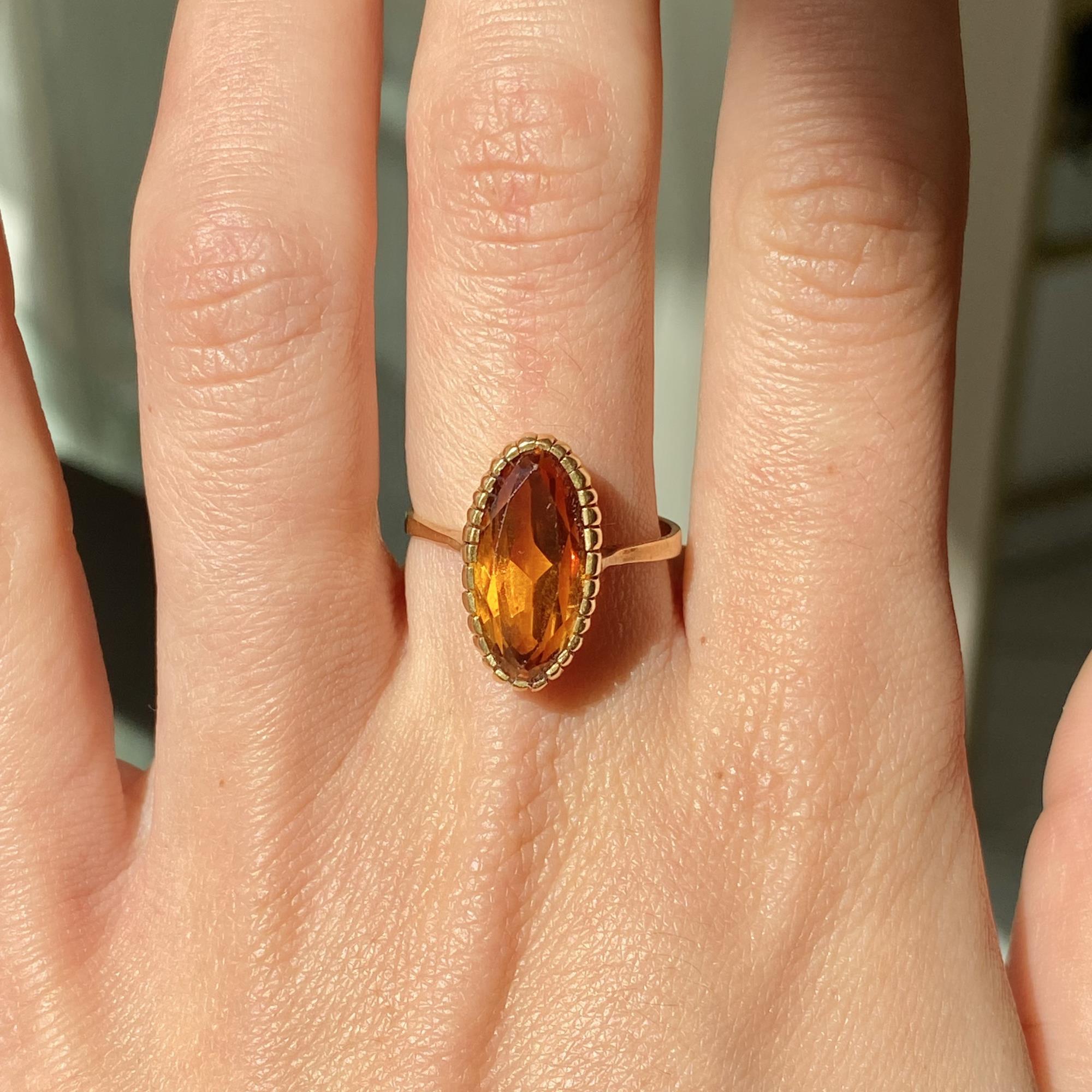 Anello vintage in oro 18kt con quarzo citrino di taglio navette ct 3,50 ca.