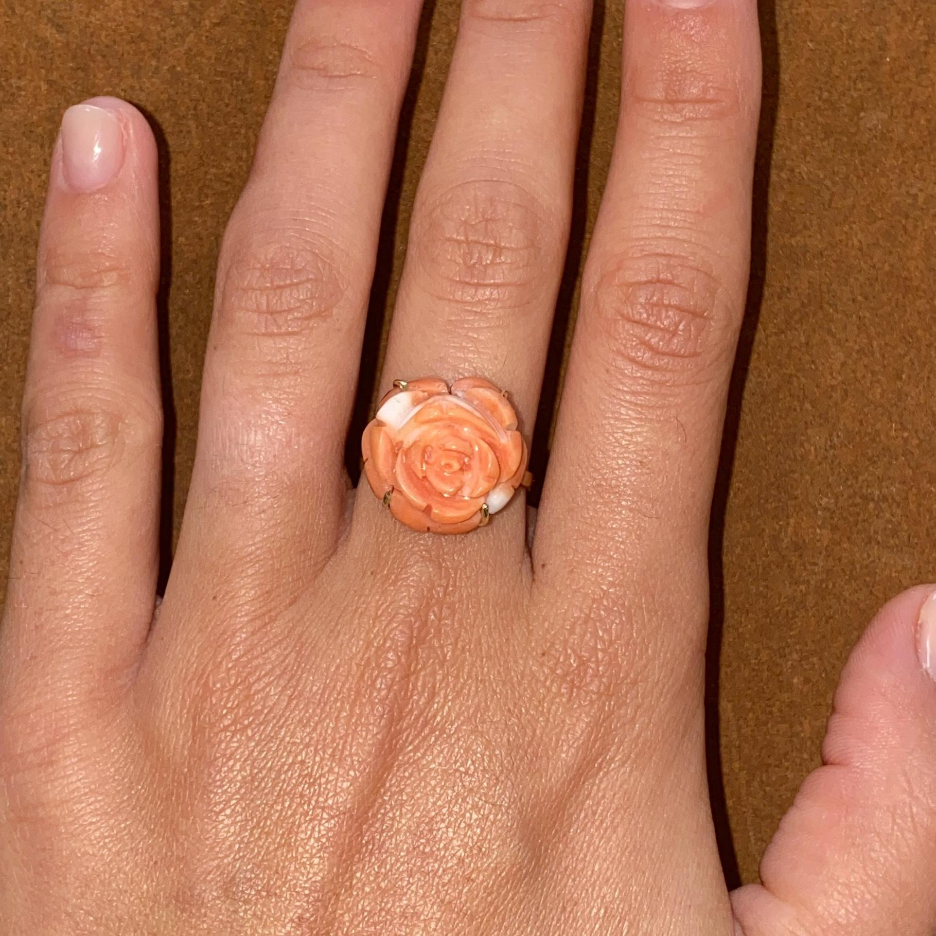 Anello vintage in oro 18kt con rosa di corallo naturale