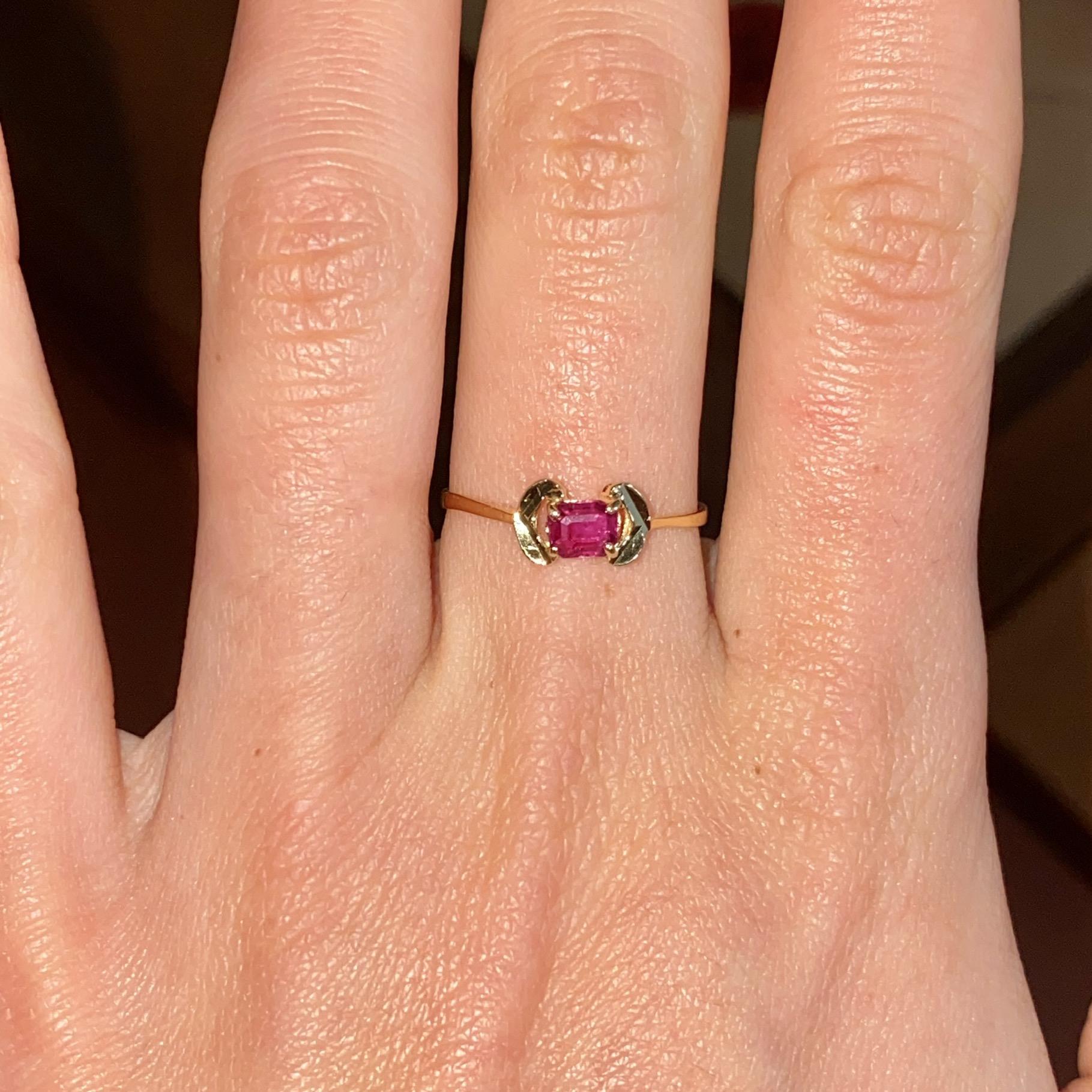 Anello vintage in oro 18kt con rubino ct 0,20 ca.