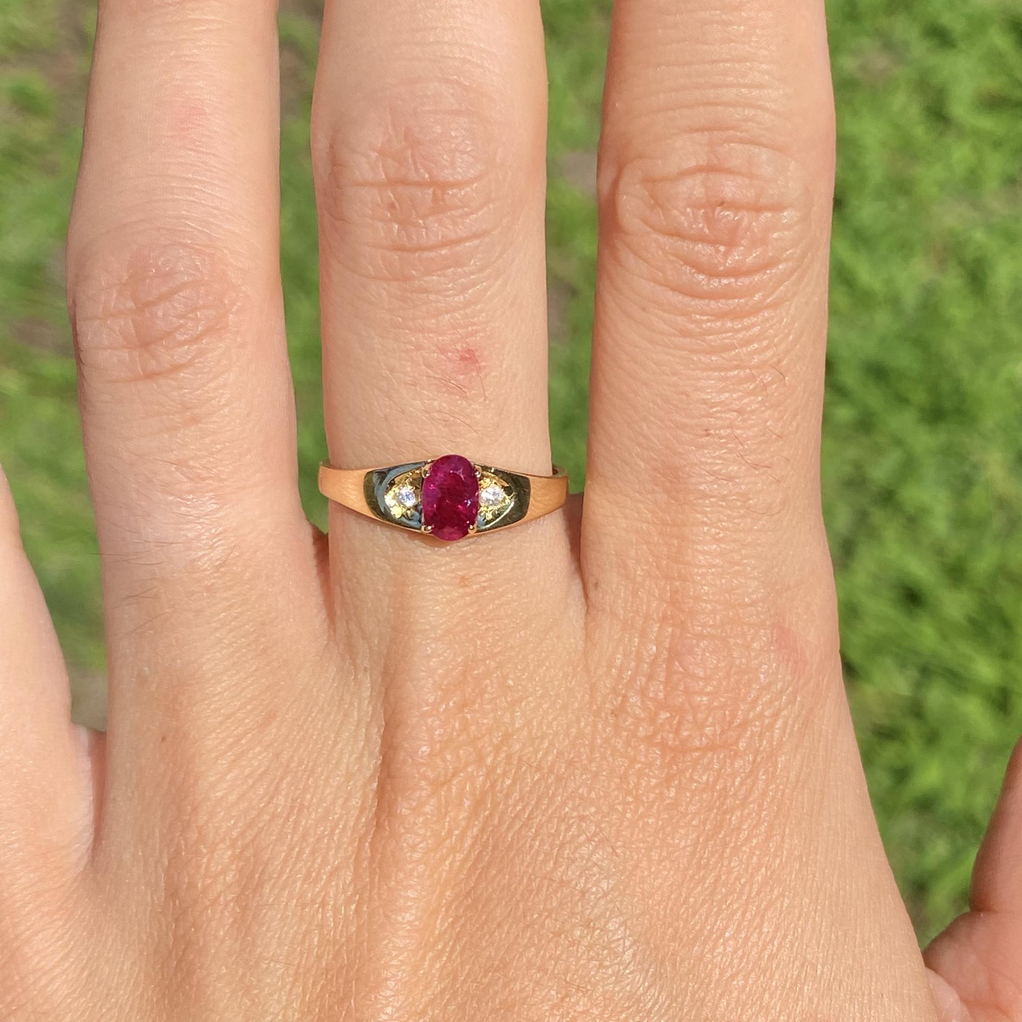 Anello vintage in oro 18kt con rubino ct 0,75 ca. e due diamanti ct 0,02 ca.