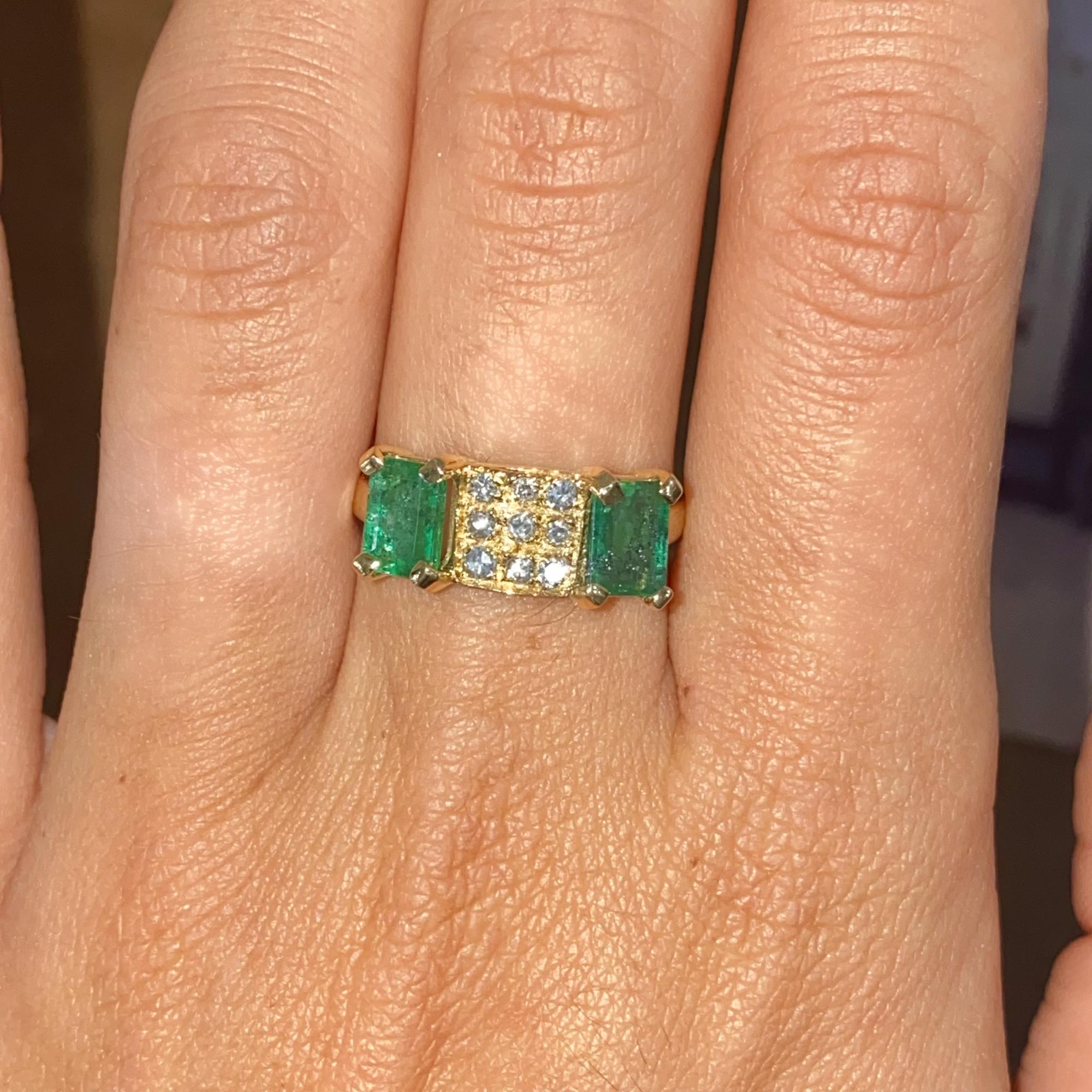 Anello vintage in oro 18kt con smeraldi ct 1,50 ca. e diamanti ct 0,15 ca.