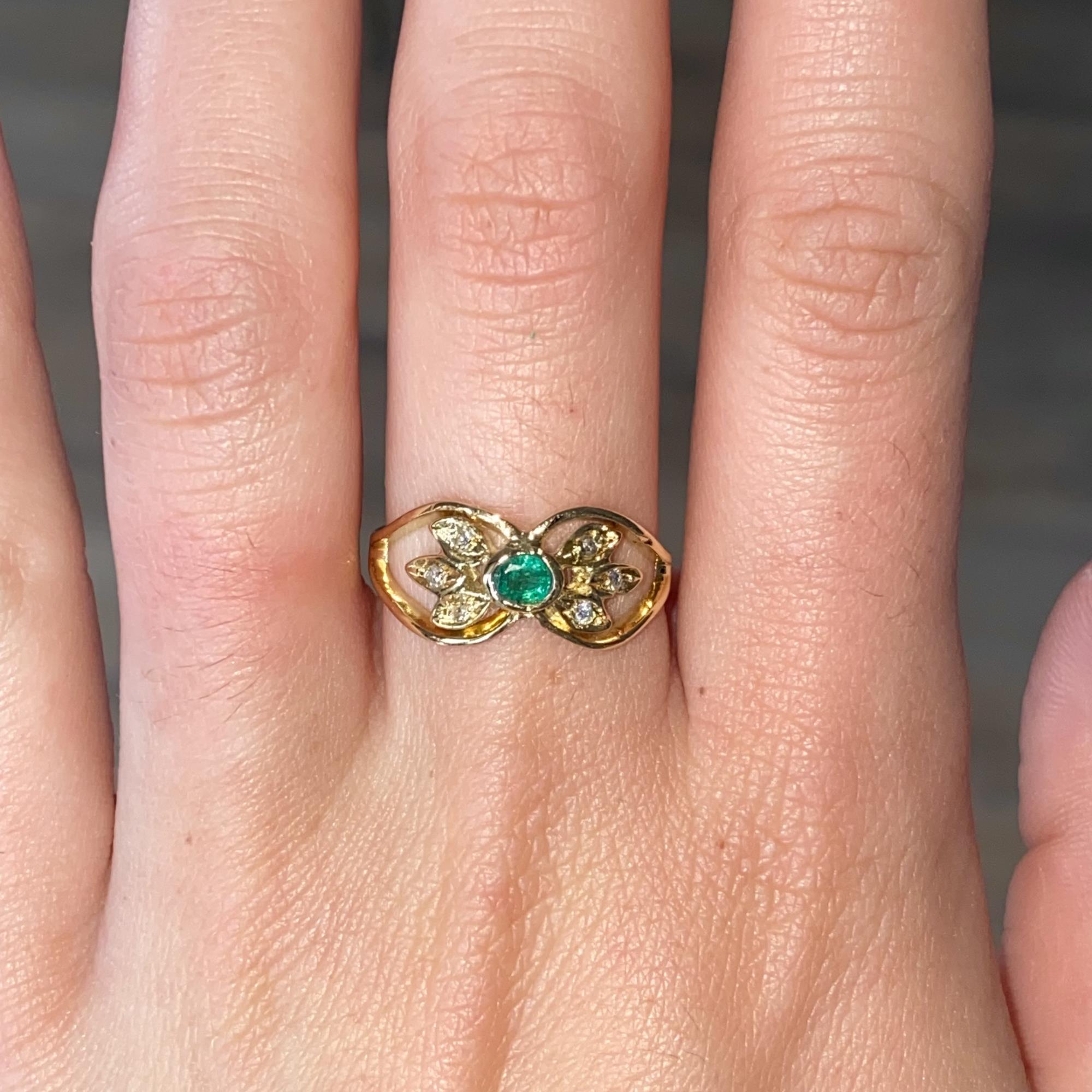 Anello vintage in oro 18kt con smeraldo ct 0,30 ca. e diamanti ct 0,06 ca.