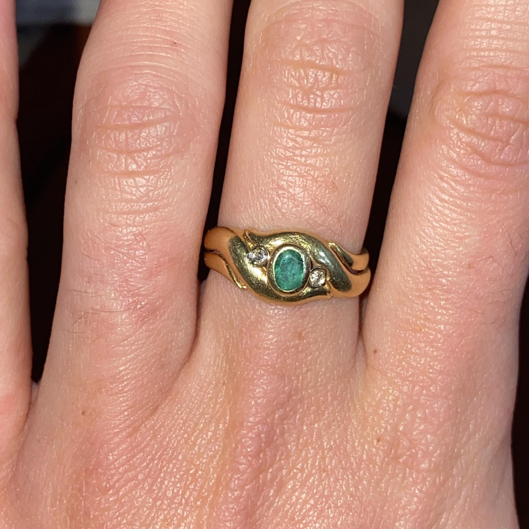 Anello vintage in oro 18kt con smeraldo ct 0,40 ca. e diamanti ct 0,02 ca.