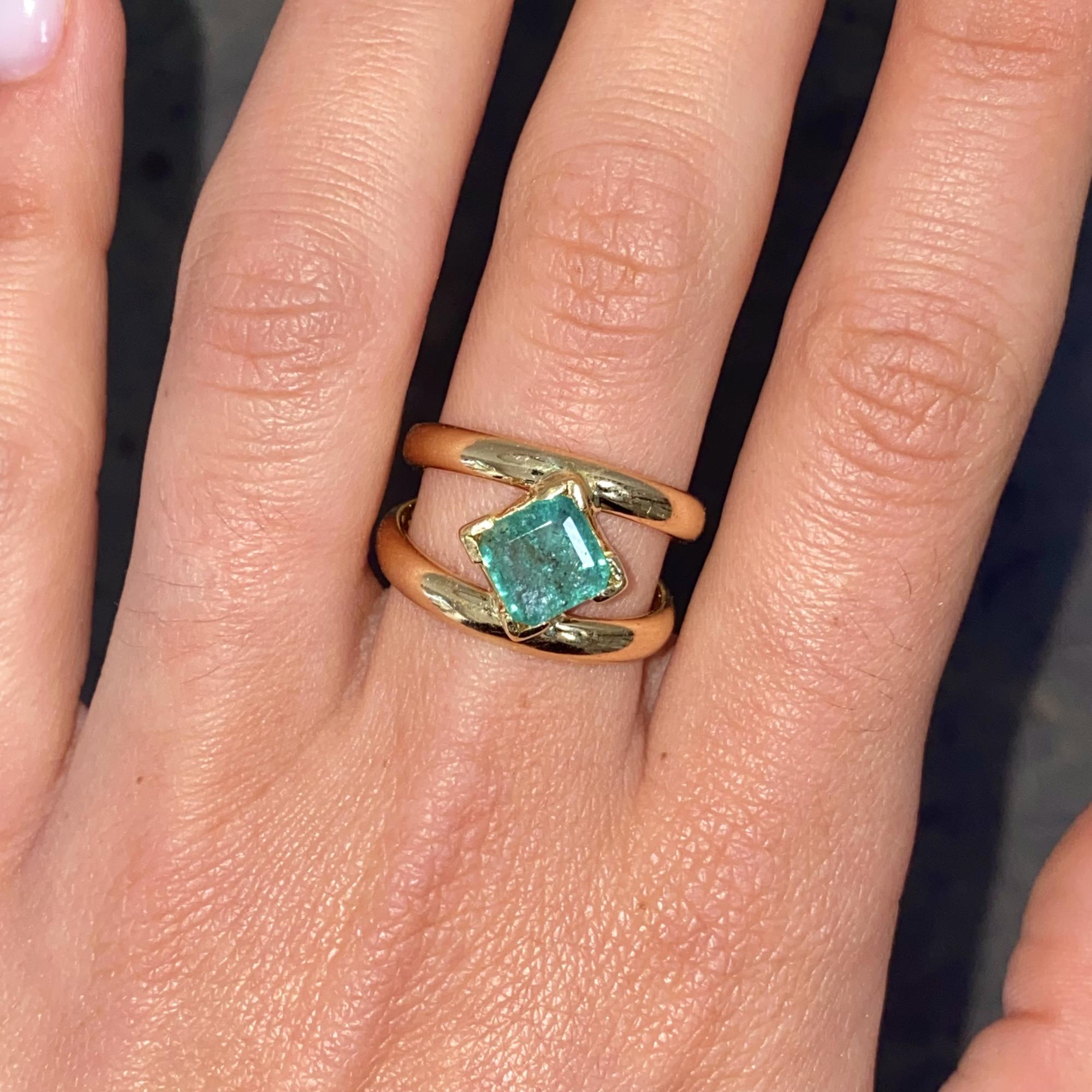 Anello vintage in oro 18kt con smeraldo taglio quadrato ct 1,20 ca.