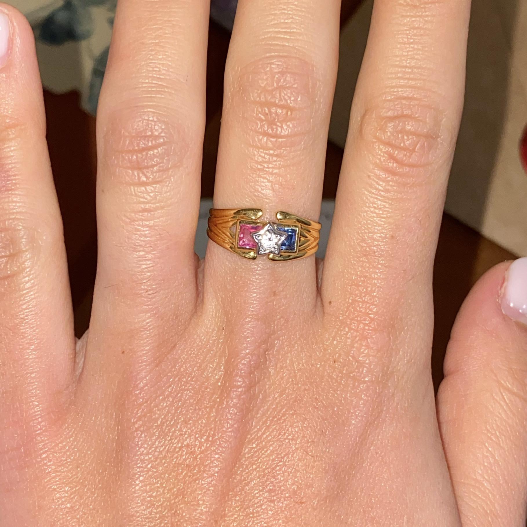 Anello vintage in oro 18kt con stella e zirconi colorati: bianco, rosa e blu