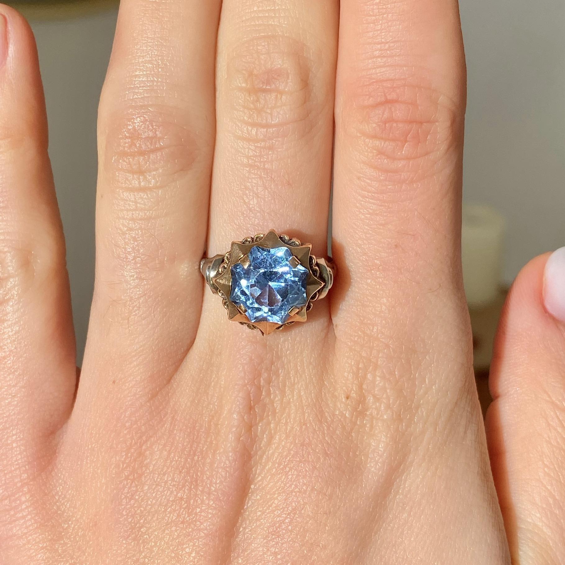 Anello vintage in oro 18kt con topazio azzurro 8 punte