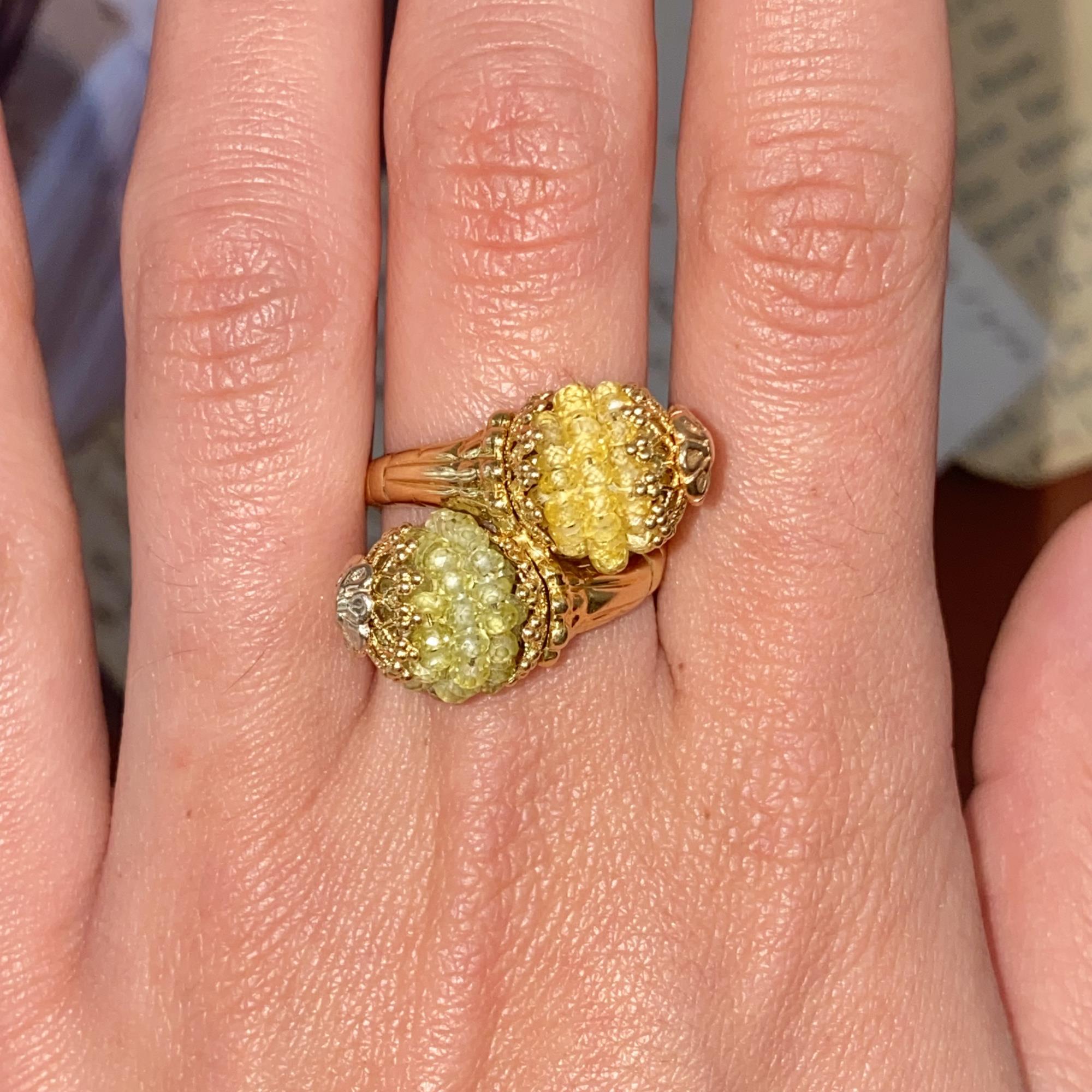 Anello vintage in oro 18kt con zaffiri gialli e peridoto di taglio sfaccettato