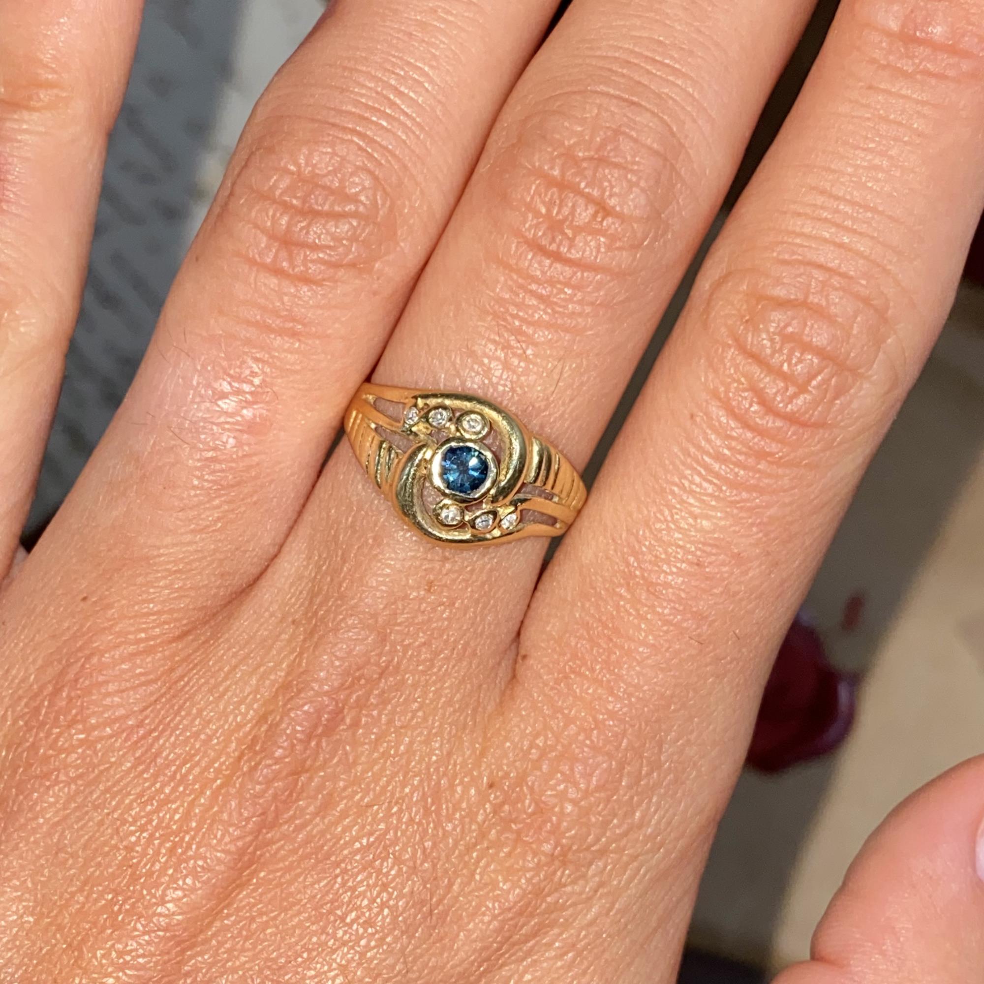 Anello vintage in oro 18kt con zaffiro ct 0,25 ca. e diamanti ct 0,06 ca.