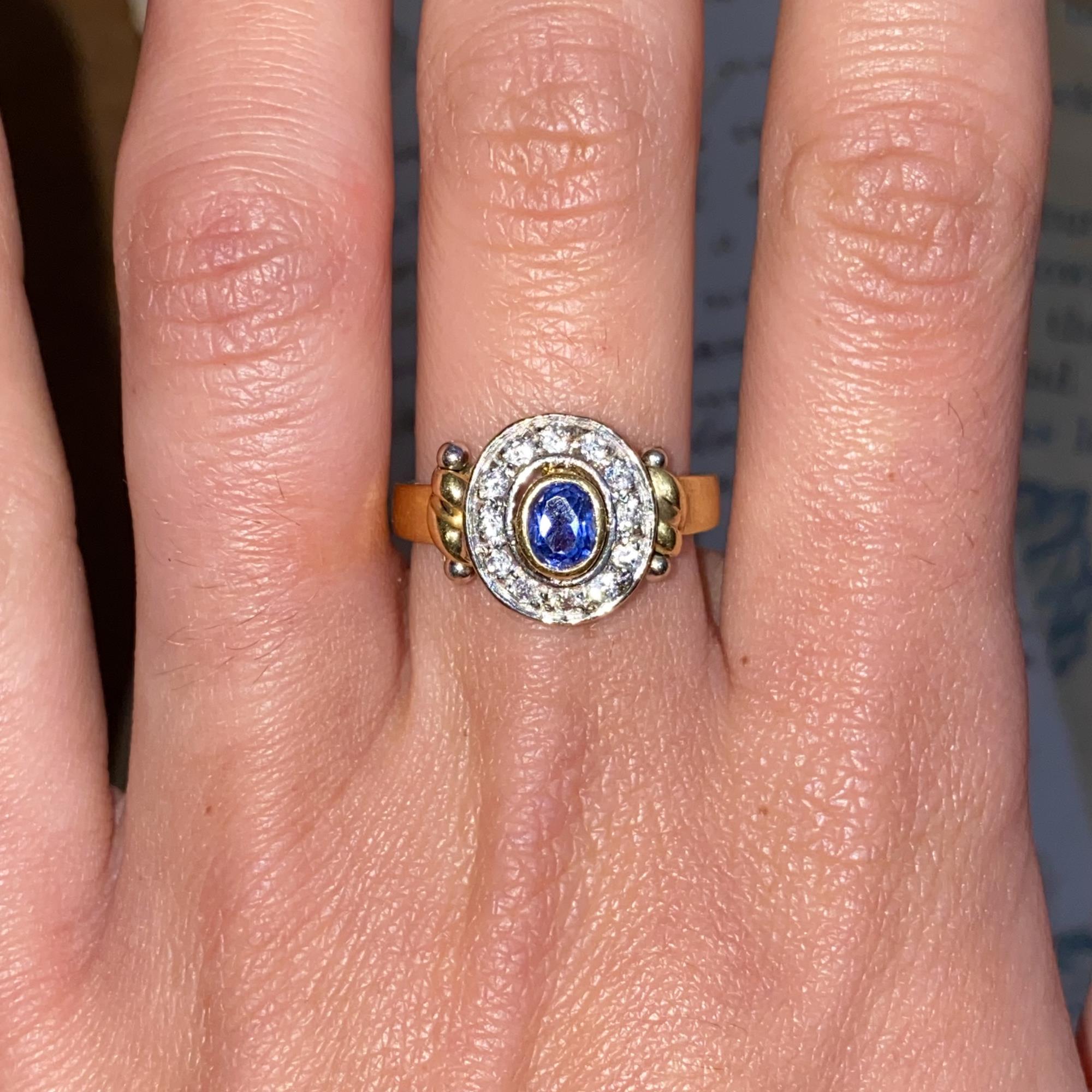 Anello vintage in oro 18kt con zaffiro ct 0,60 ca. e zirconi