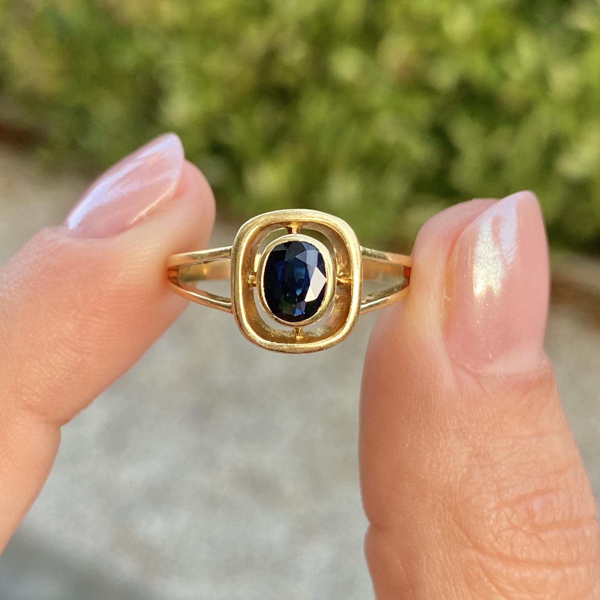 Anello vintage in oro 18kt con zaffiro naturale ct 0,80 ca.