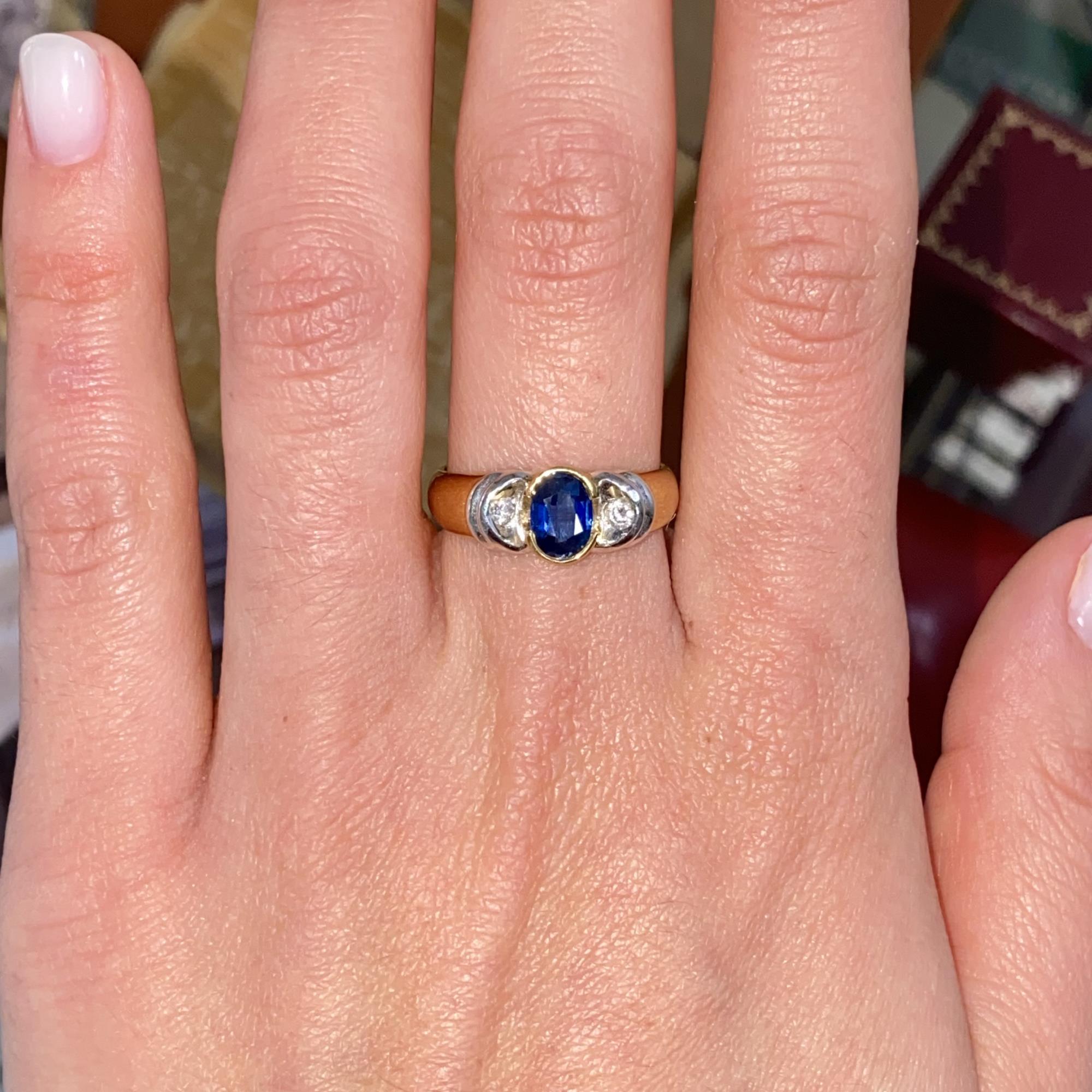 Vintage ring in yellow and white gold with sapphire and diamonds, circa 1960s