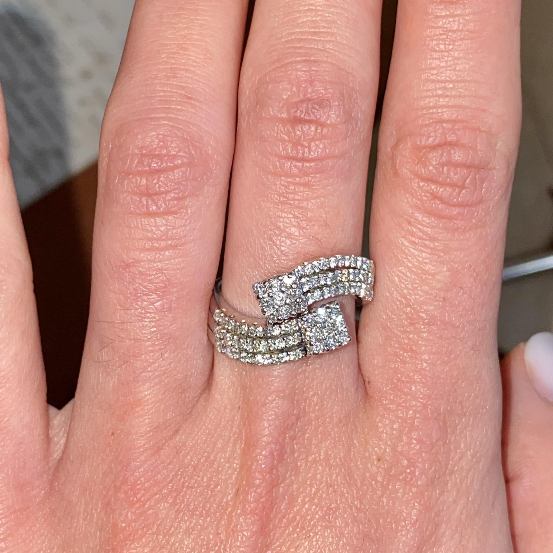 Anello vintage in oro 18kt contrariè tempestato di diamanti per ct 0,55 ca.