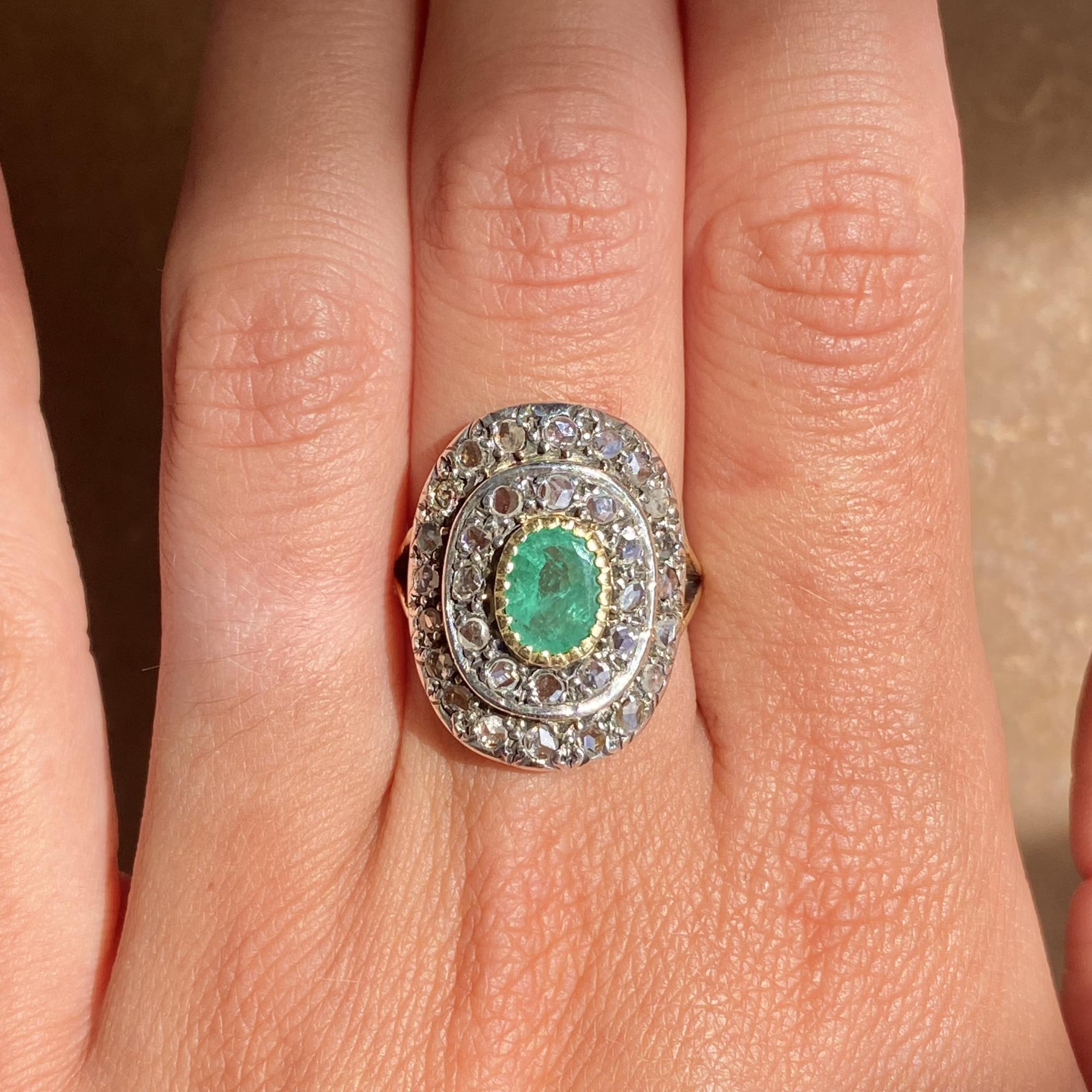 Anello vintage in oro 18kt e argento con smeraldo ct 1,00 ca. e diamanti ct 0,70 ca