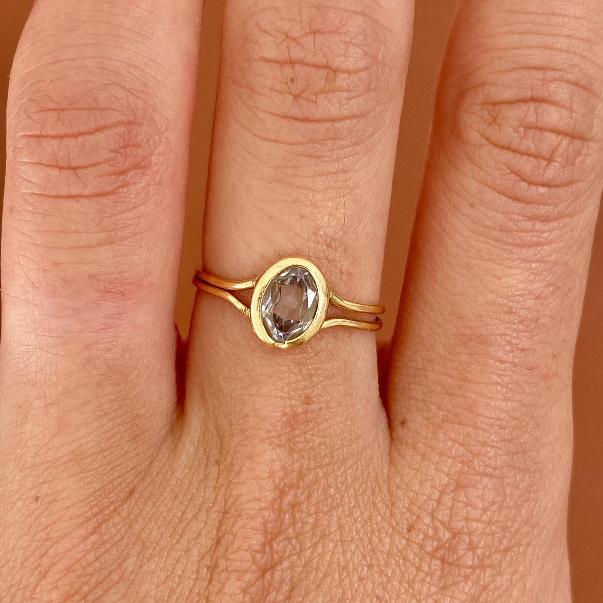 Anello vintage in oro 18kt e topazio azzurro ovale