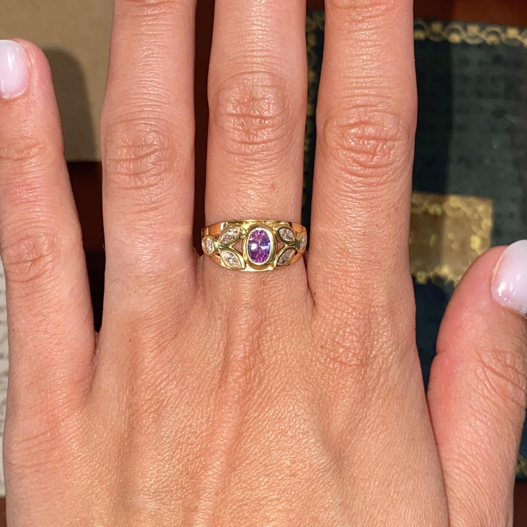 Anello vintage in oro 18kt fascia con zirconi lilla e bianchi